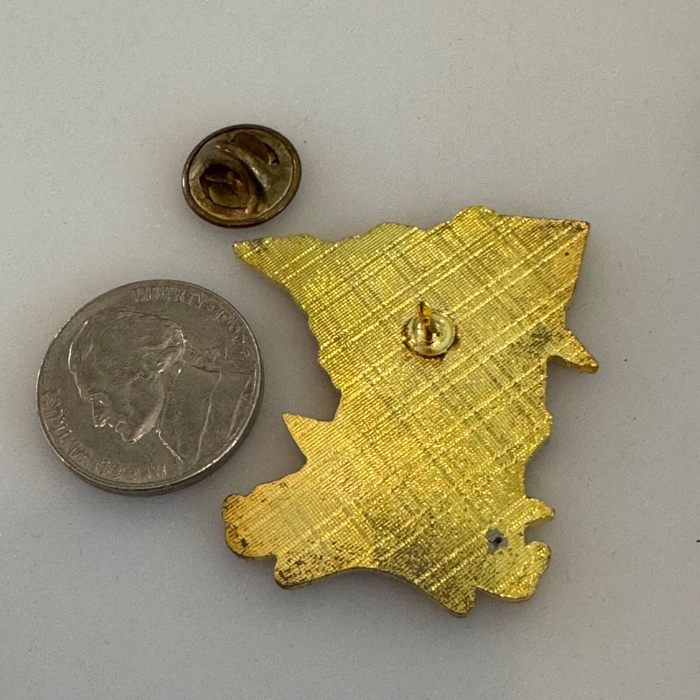 2007 University of Minnesota Gopher Nation Football Lapel Pin State Shape