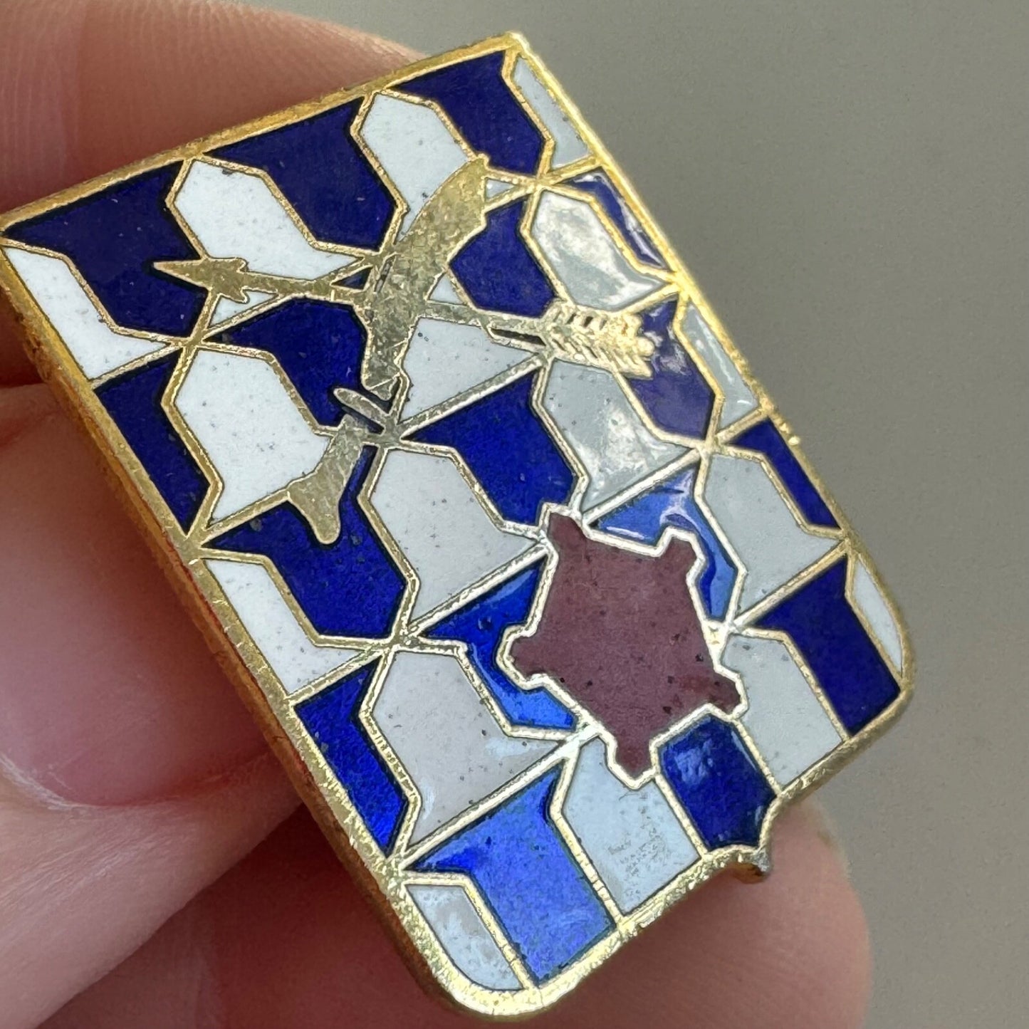 16th Infantry Regiment U.S. Army DUI Pin – Crossed Scimitar & Arrow