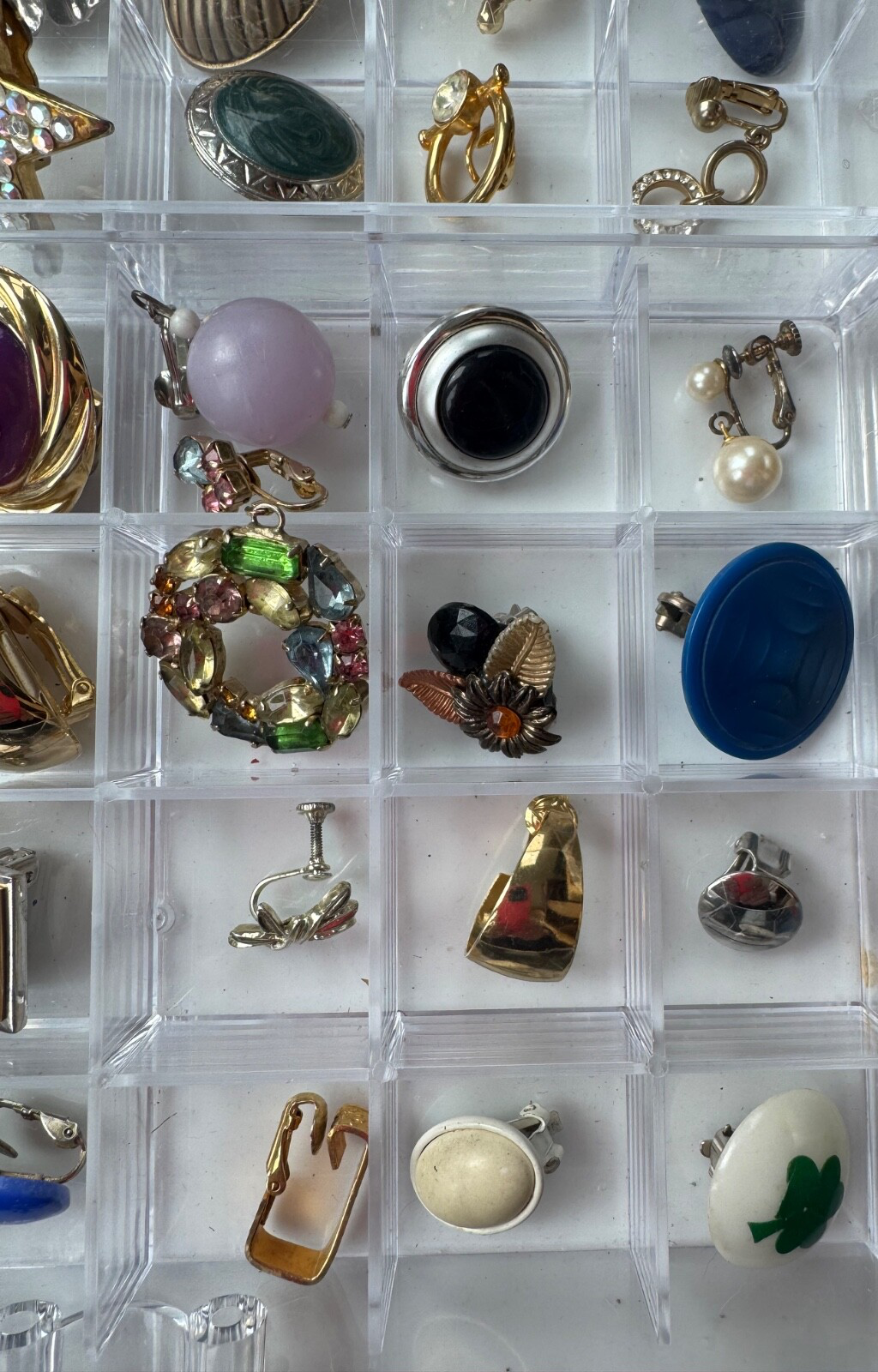 Vintage Signed & Unsigned SINGLE Clip-On Earrings Jewelry Lot Crafts/Wear 48pcs