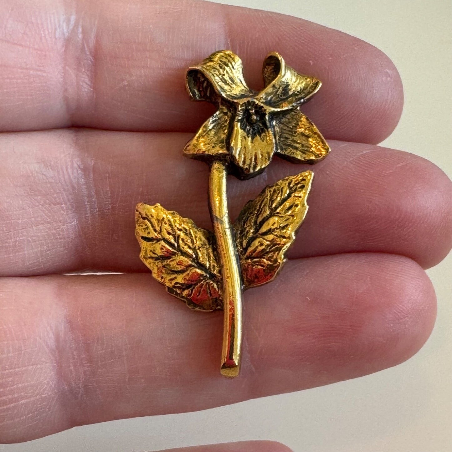 Vintage Gold Tone Camco Flower Pin Brooch Iris ?