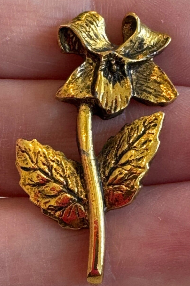 Vintage Gold Tone Camco Flower Pin Brooch Iris ?