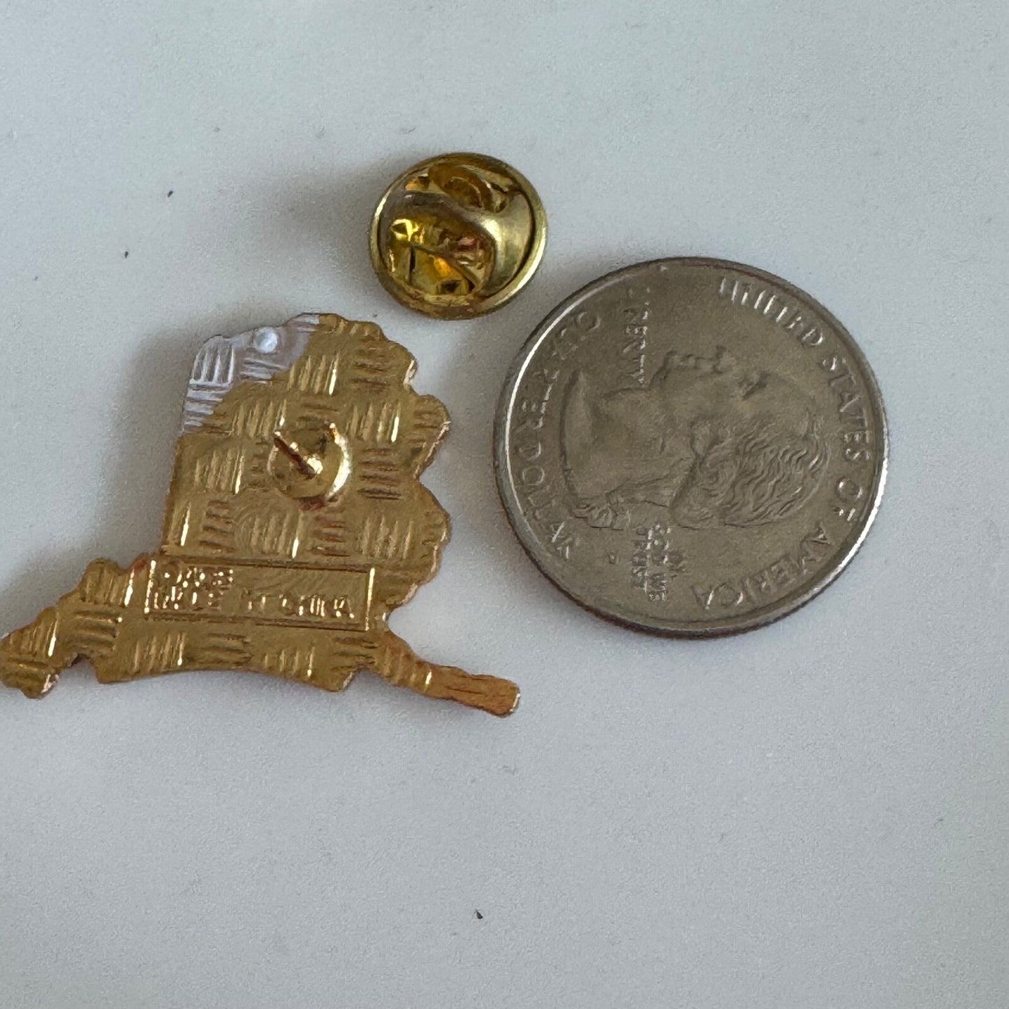 Alaska State Shape Lapel Pin with Flag – USA