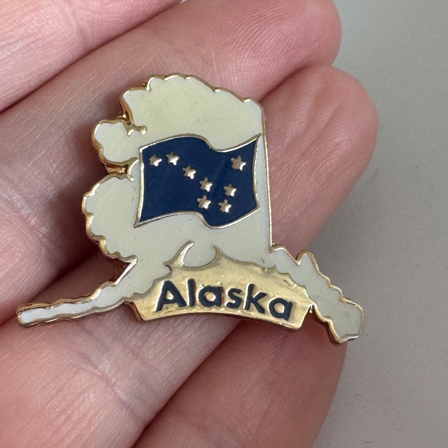 Alaska State Shape Lapel Pin with Flag – USA