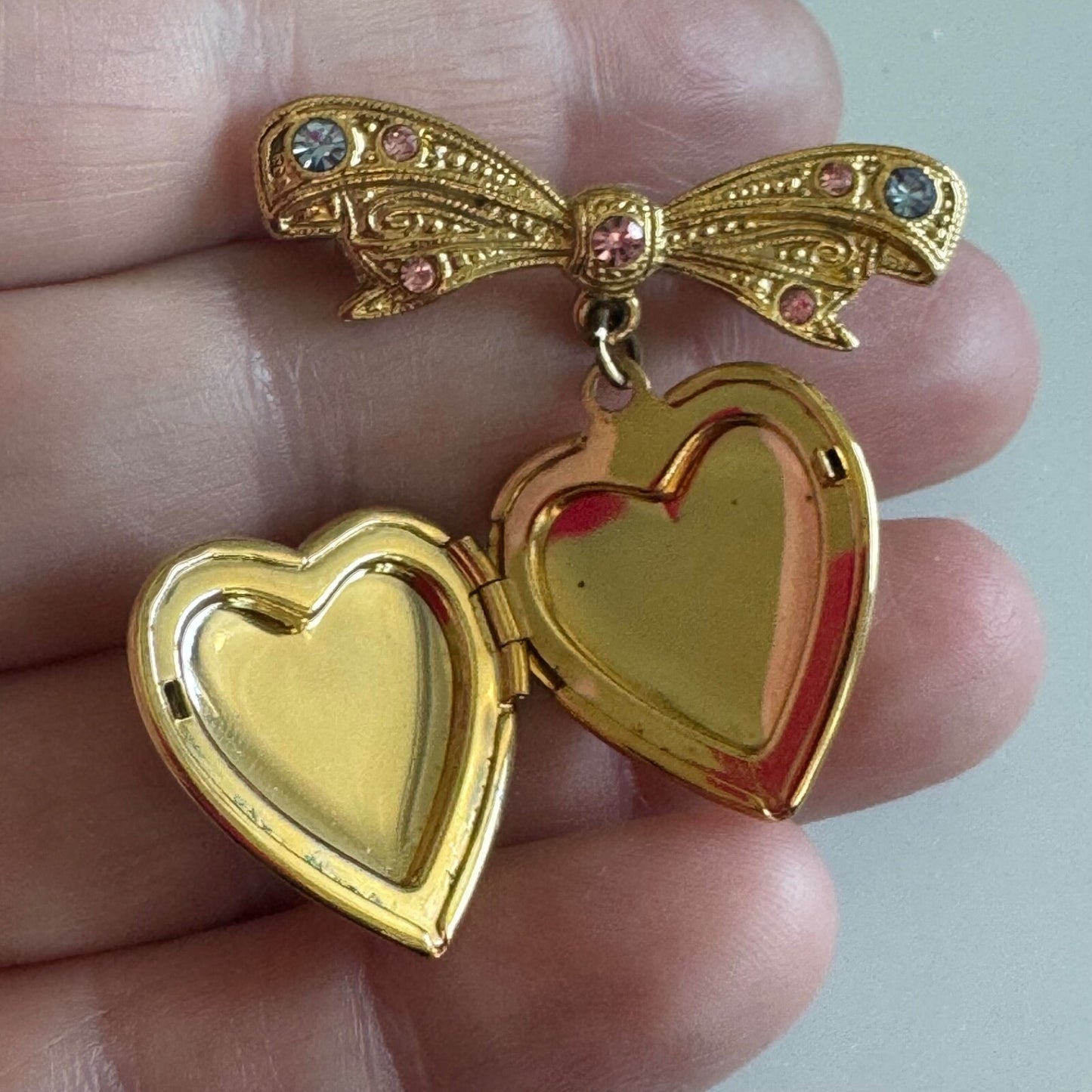 Vintage 1928 Heart Shaped Locket Dangle Brooch Pin Pin Blue Stones Gold Toned