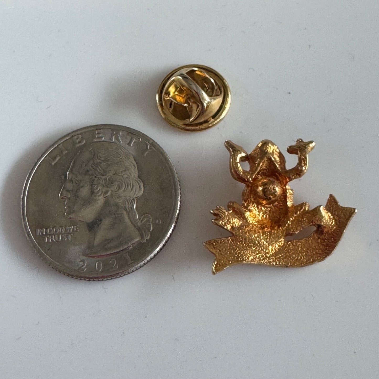 Gold Tone Puerto Rico Tree Frog Souvenir Tourist Lapel Pin