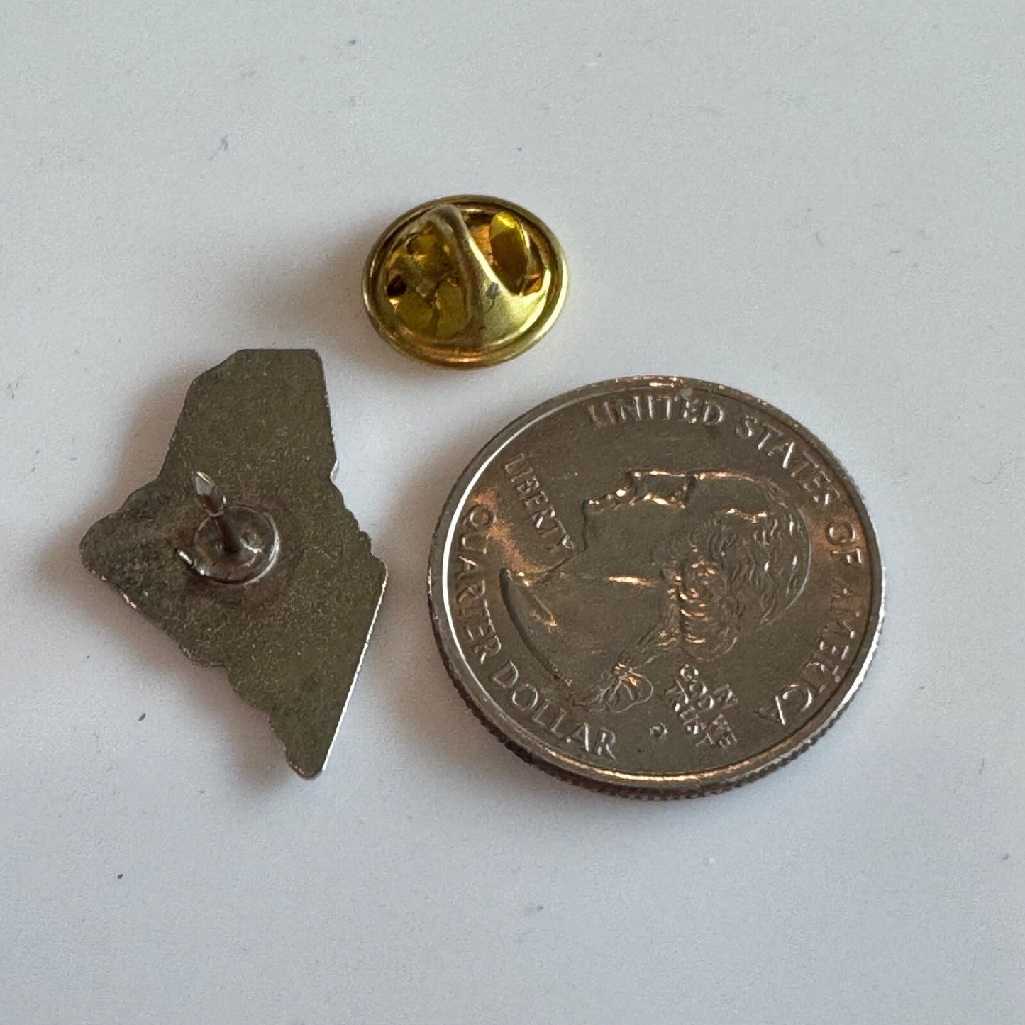 Vintage Maine State Blue Enamel Souvenir Tourist Lapel Pin