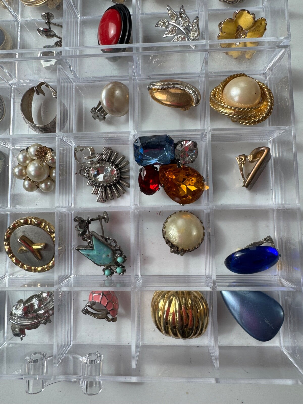 Vintage Signed & Unsigned SINGLE Clip-On Earrings Jewelry Lot Crafts/Wear 48pcs