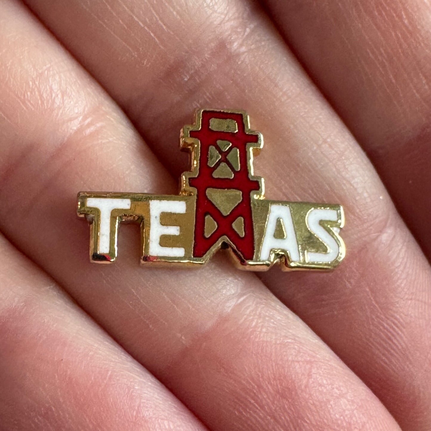 Vintage Texas Oil Rig Derrick Souvenir Tourist Lapel Pin