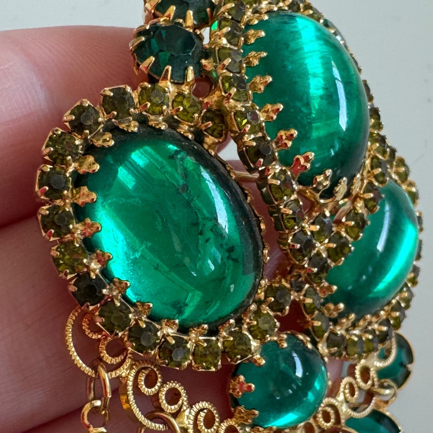 Juliana D&E Green Cabochon Dangle Brooch Gold Tone Heart Scroll