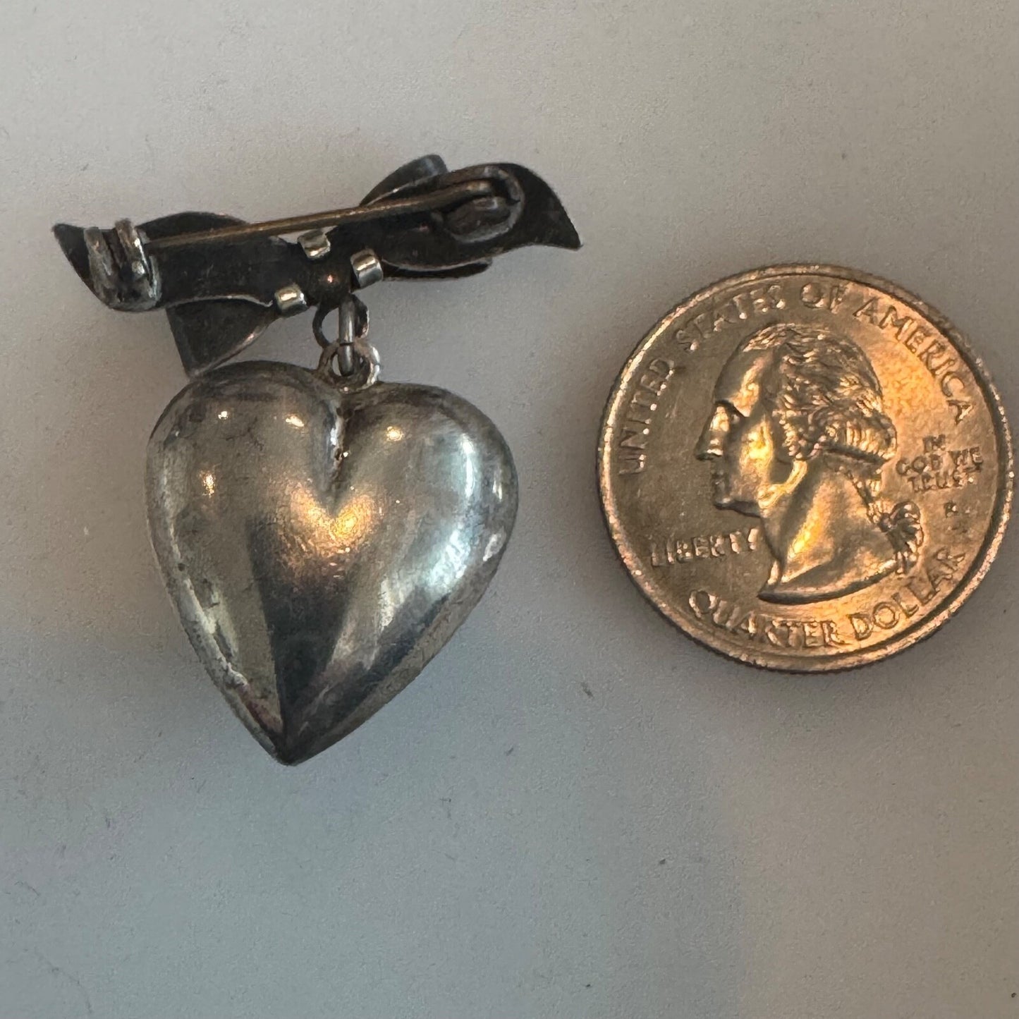 WWII US NAVY SWEETHEART PUFFY HEART PENDANT SILVER BOW DANGLE PIN FOULED ANCHOR