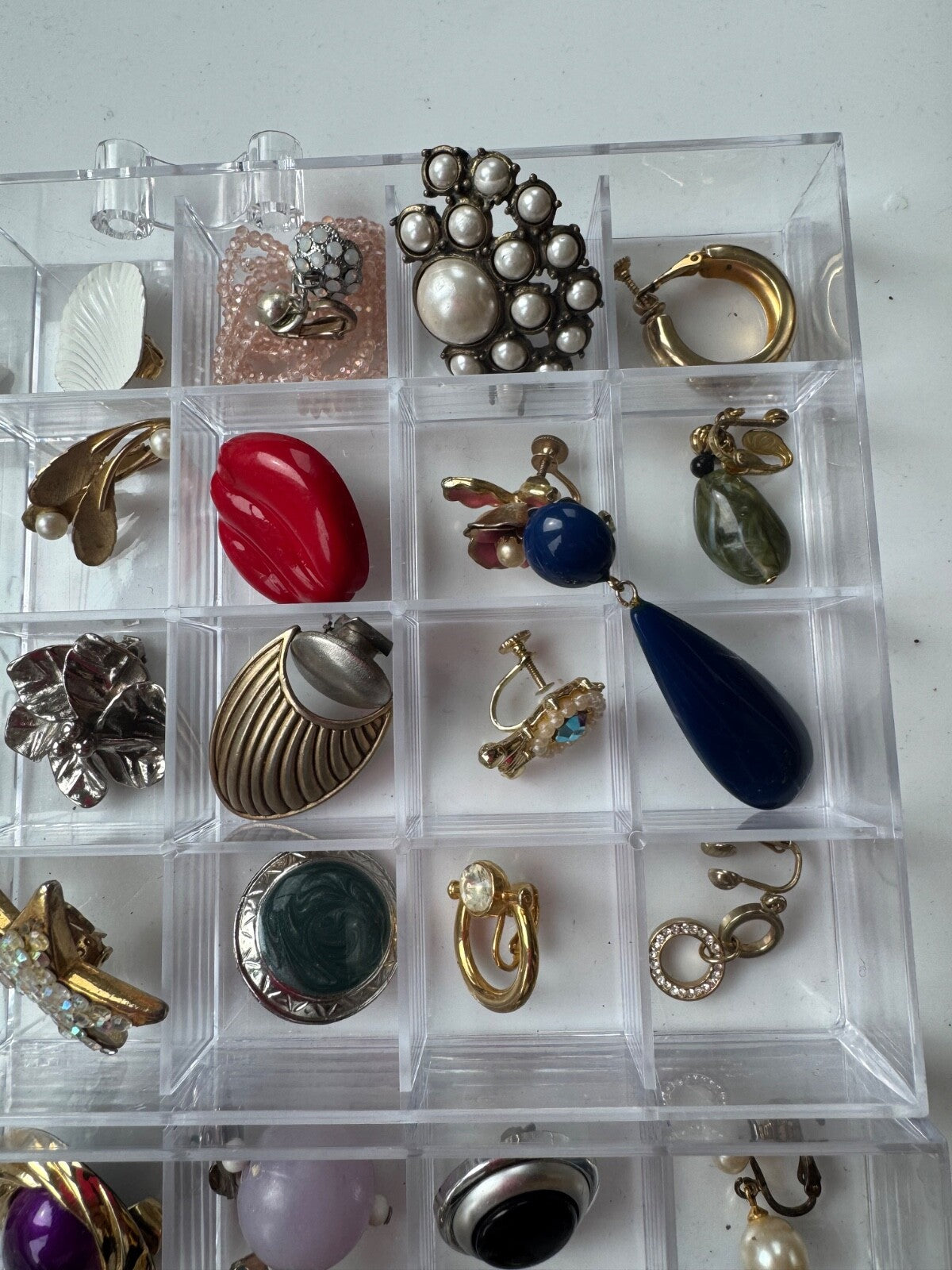 Vintage Signed & Unsigned SINGLE Clip-On Earrings Jewelry Lot Crafts/Wear 48pcs