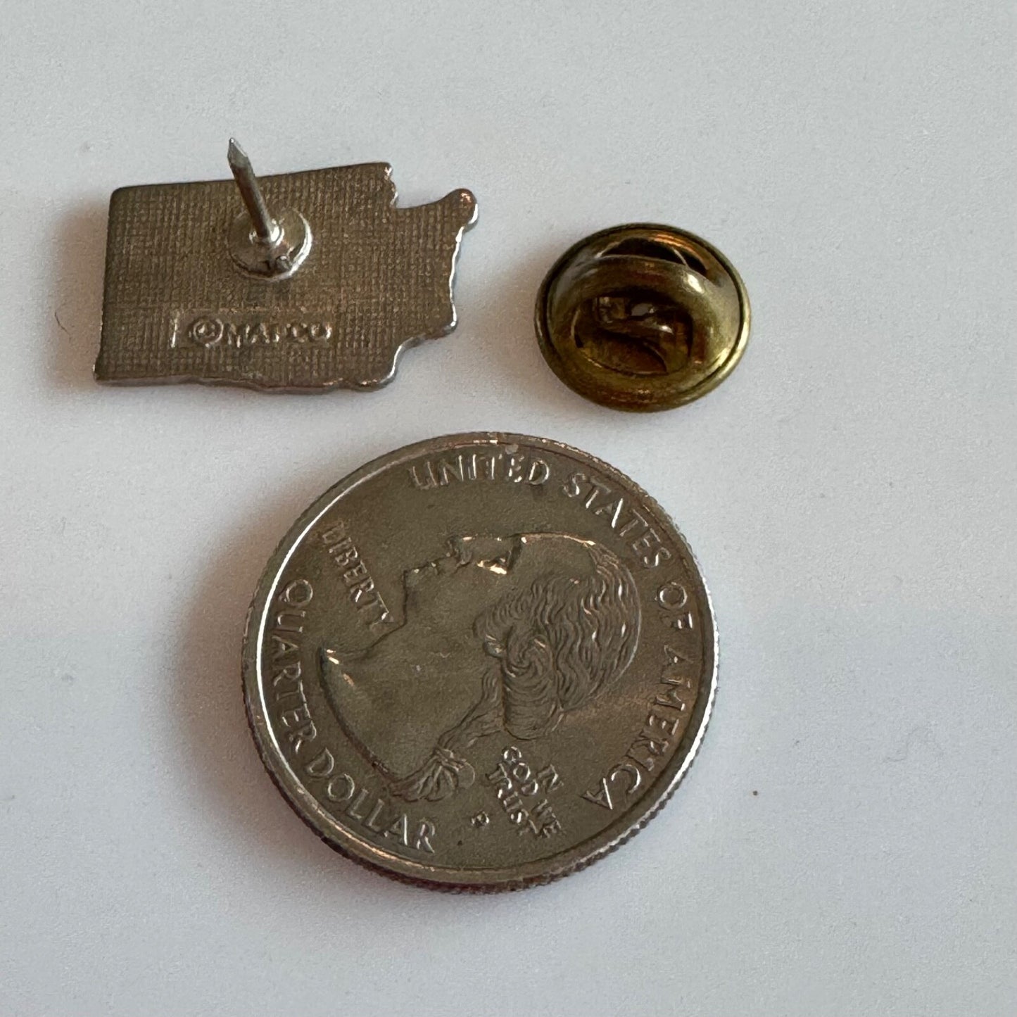 Vintage Washington State Souvenir Tourist Lapel Pin Mt Hood