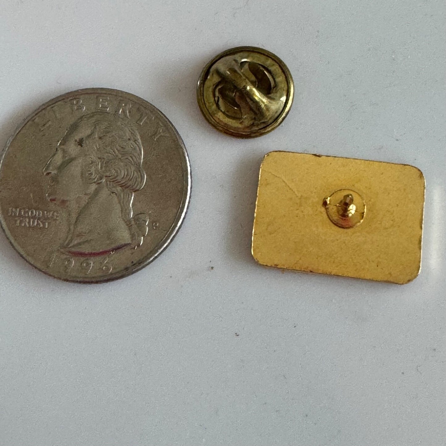 Vintage Umpqua National Forest Lapel Pin Oregon