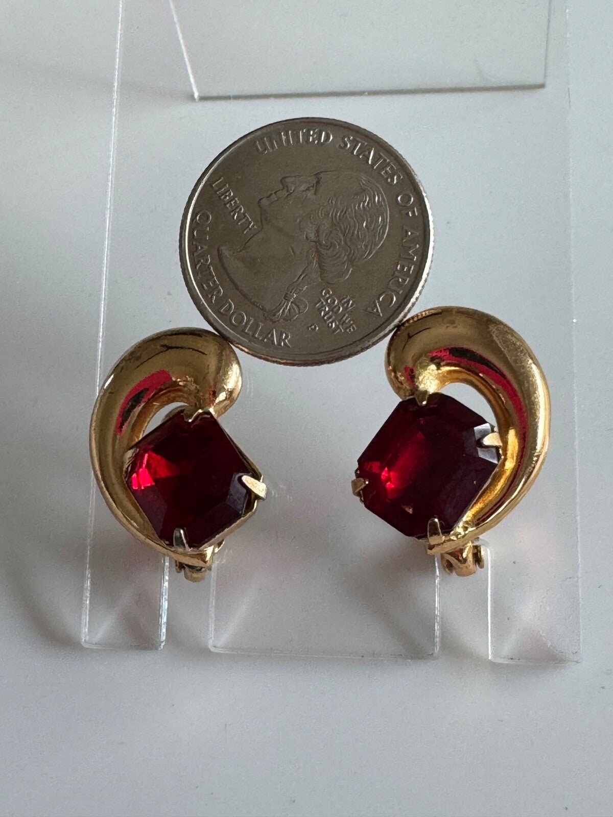 Vintage Gold Leaf & Crystal Clip-On Earrings – Elegant Crescent Design