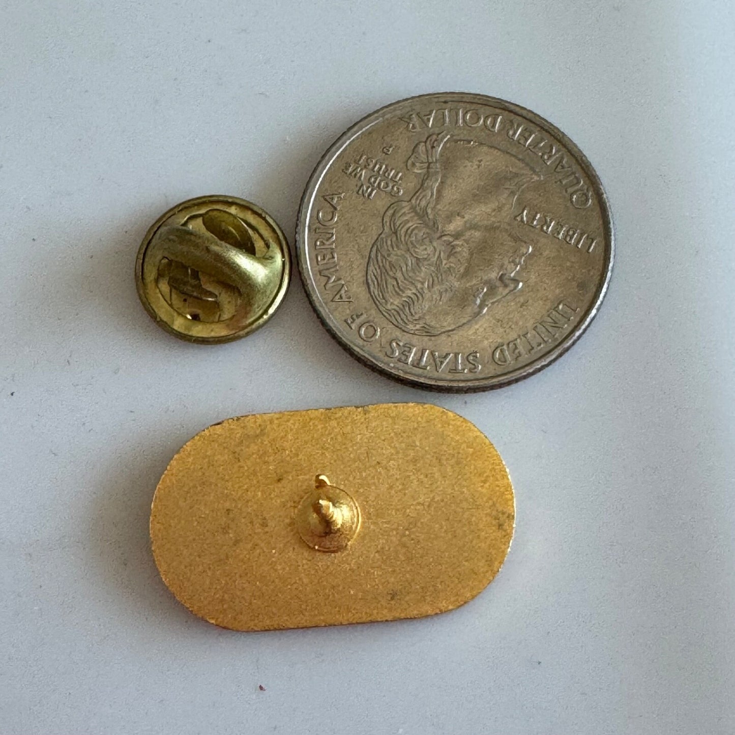 Vintage USO Volunteer Service Lapel Pin - Very Nice!