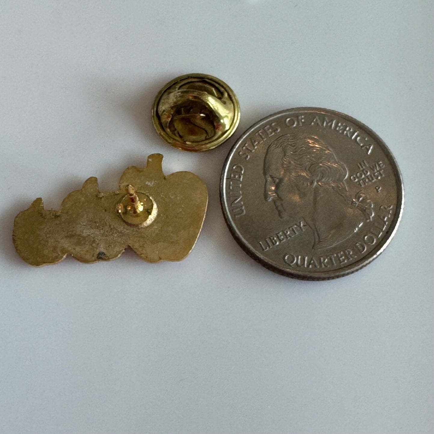 Shaw Orchards Wenatchee WA Apple Trio Lapel Pin Washington Souvenir