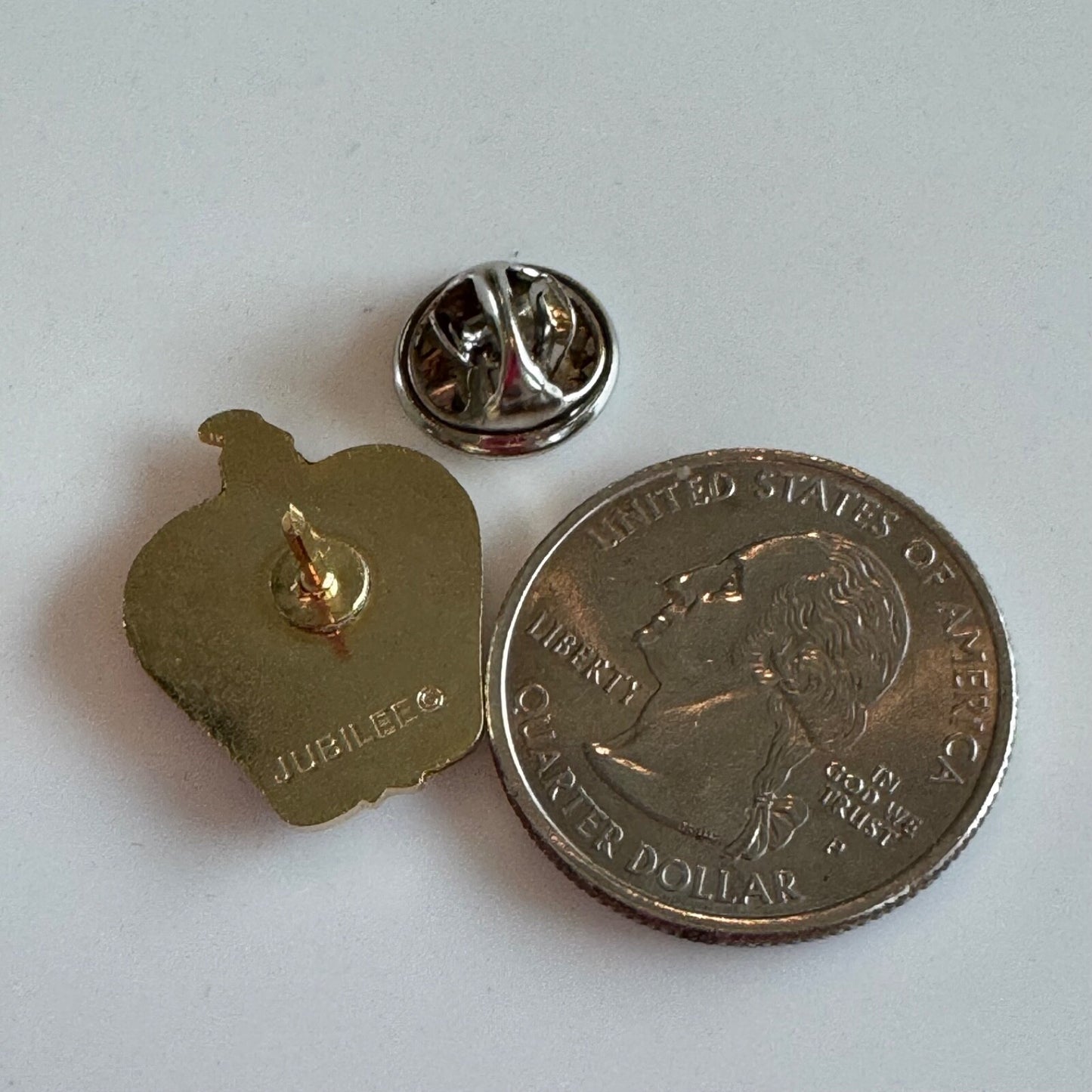 Vtg Big Apple Statue of Liberty New York City Skyline Souvenir Tourist Lapel PIn