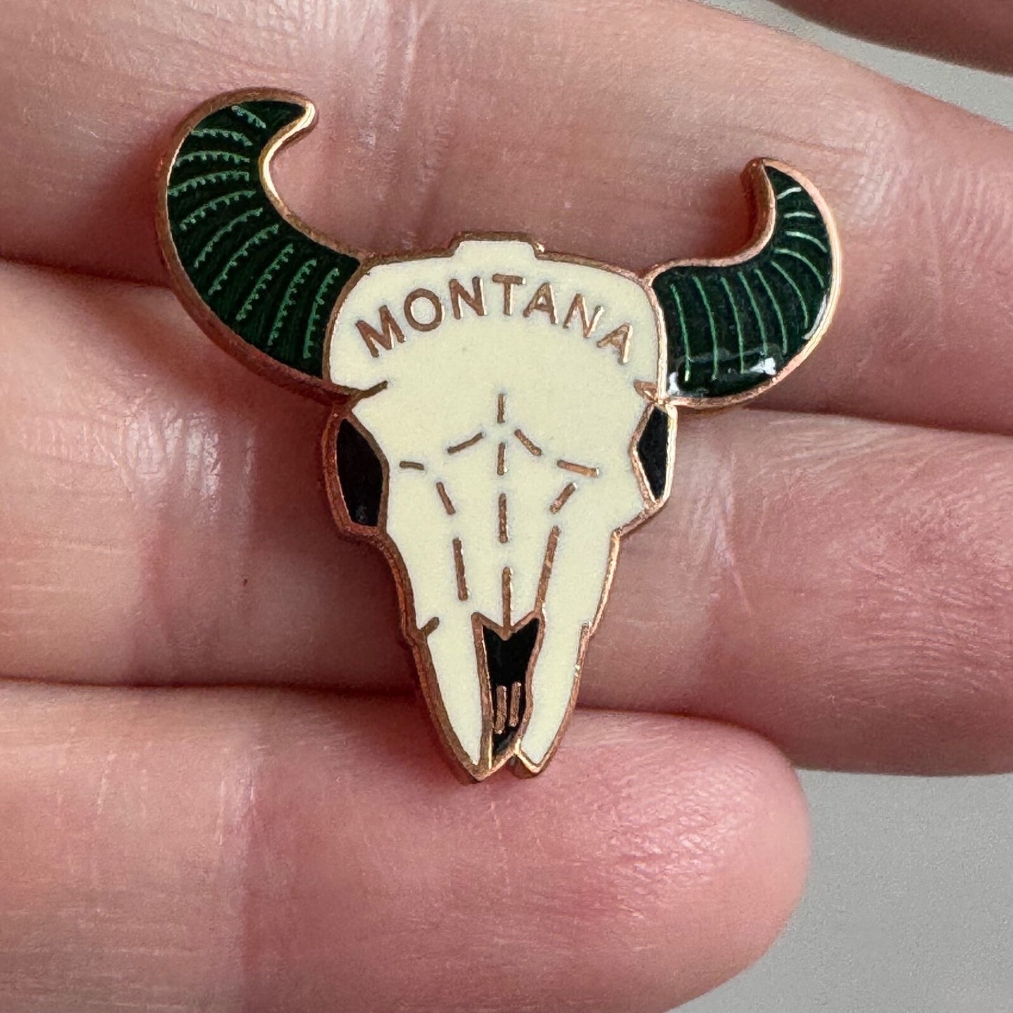 Vintage Montana Bison Skull Buffalo Cattle Souvenir Tourist Lapel Pin