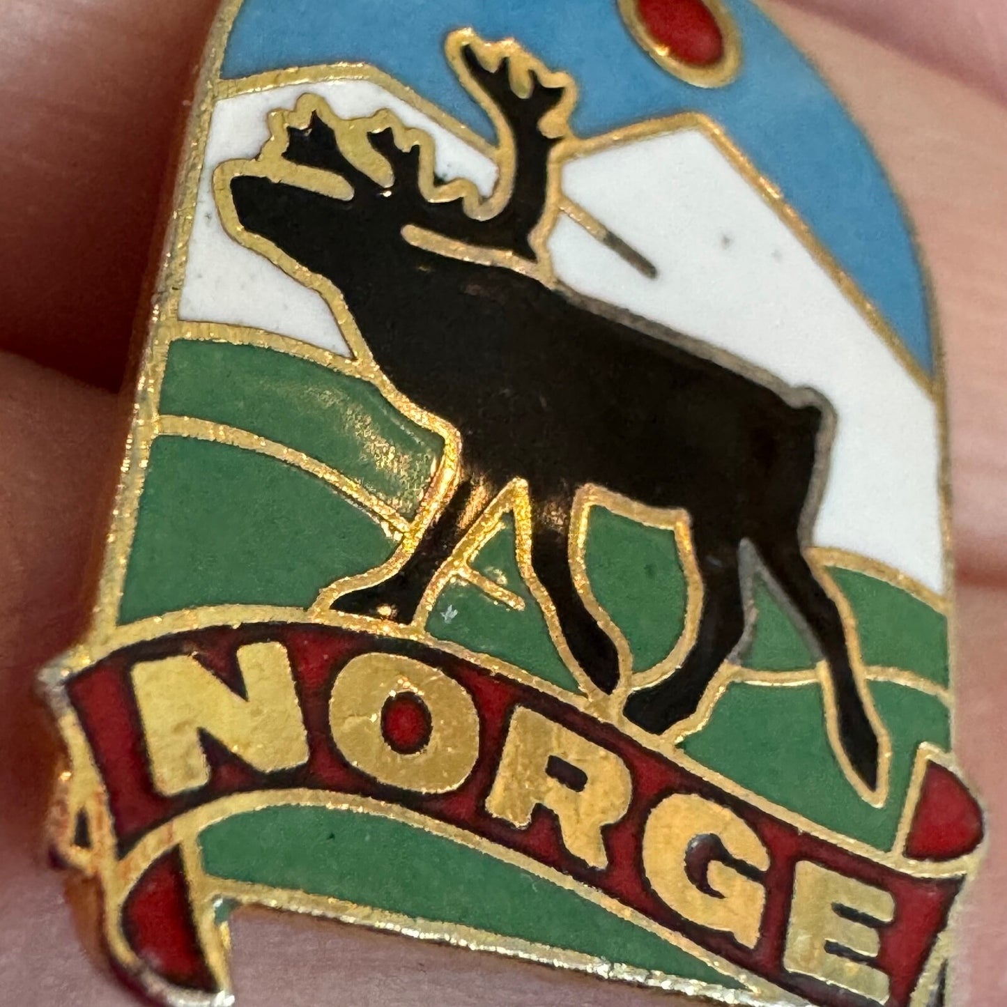 Vintage Norge Reindeer Midnight Sun Souvenir Enamel Lapel Pin Norway