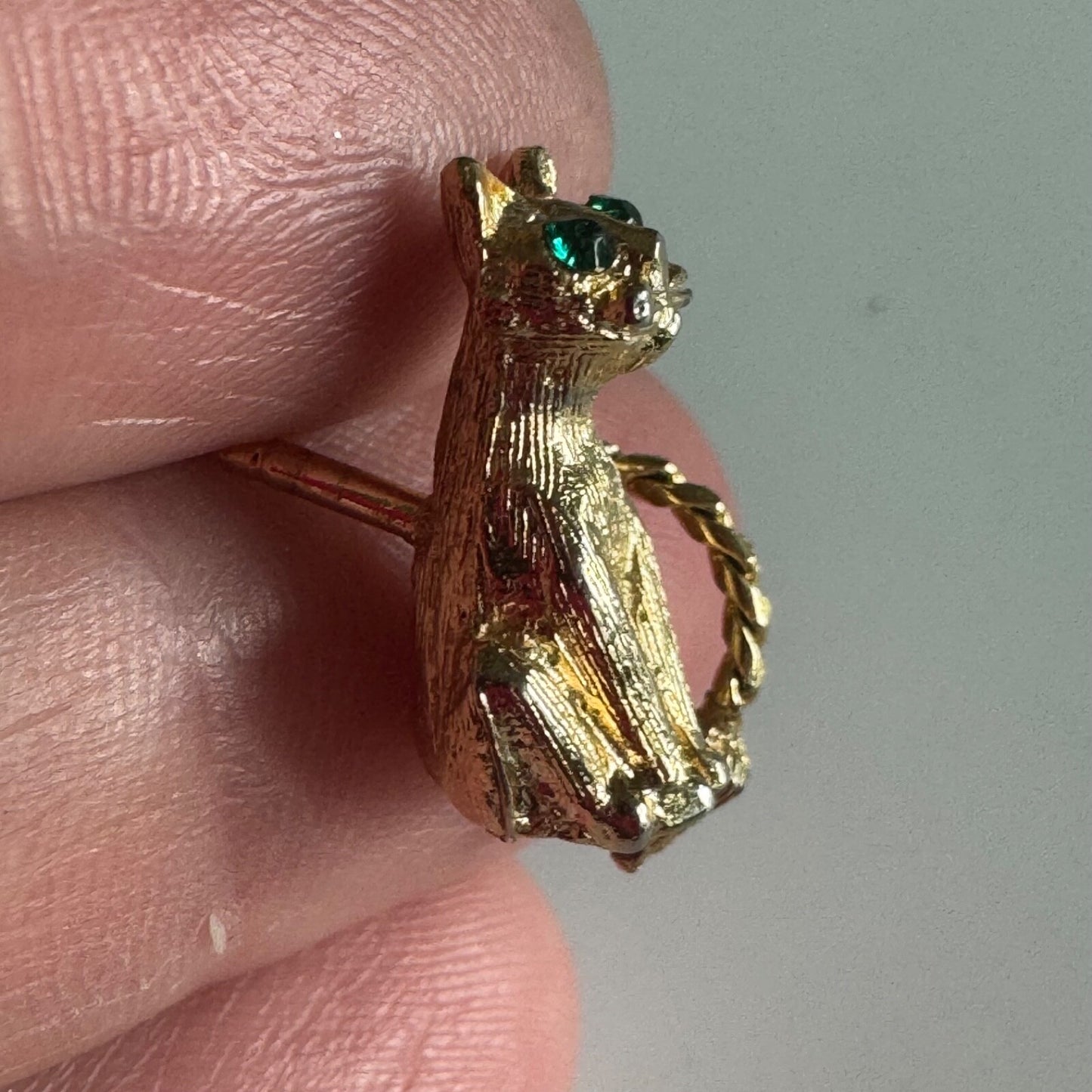 Vintage Gold Tone Cat Lapel Pin Tie Tack Green Stone Eyes Moveable Tail