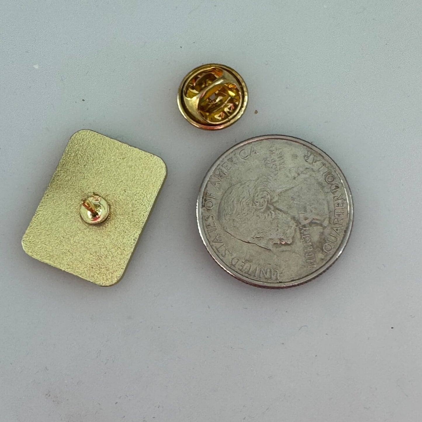 Walmart 20 Years Lapel Pin Wal-Mart Gold Tone Employee Award