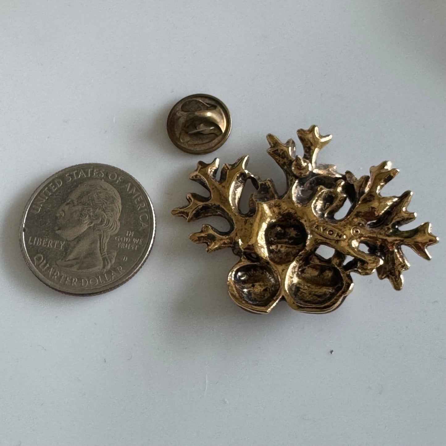 Avon Oak Leaf & Acorn Lapel Pin Brooch Pin Gold Tone Metal & Enamel Autumn Fall
