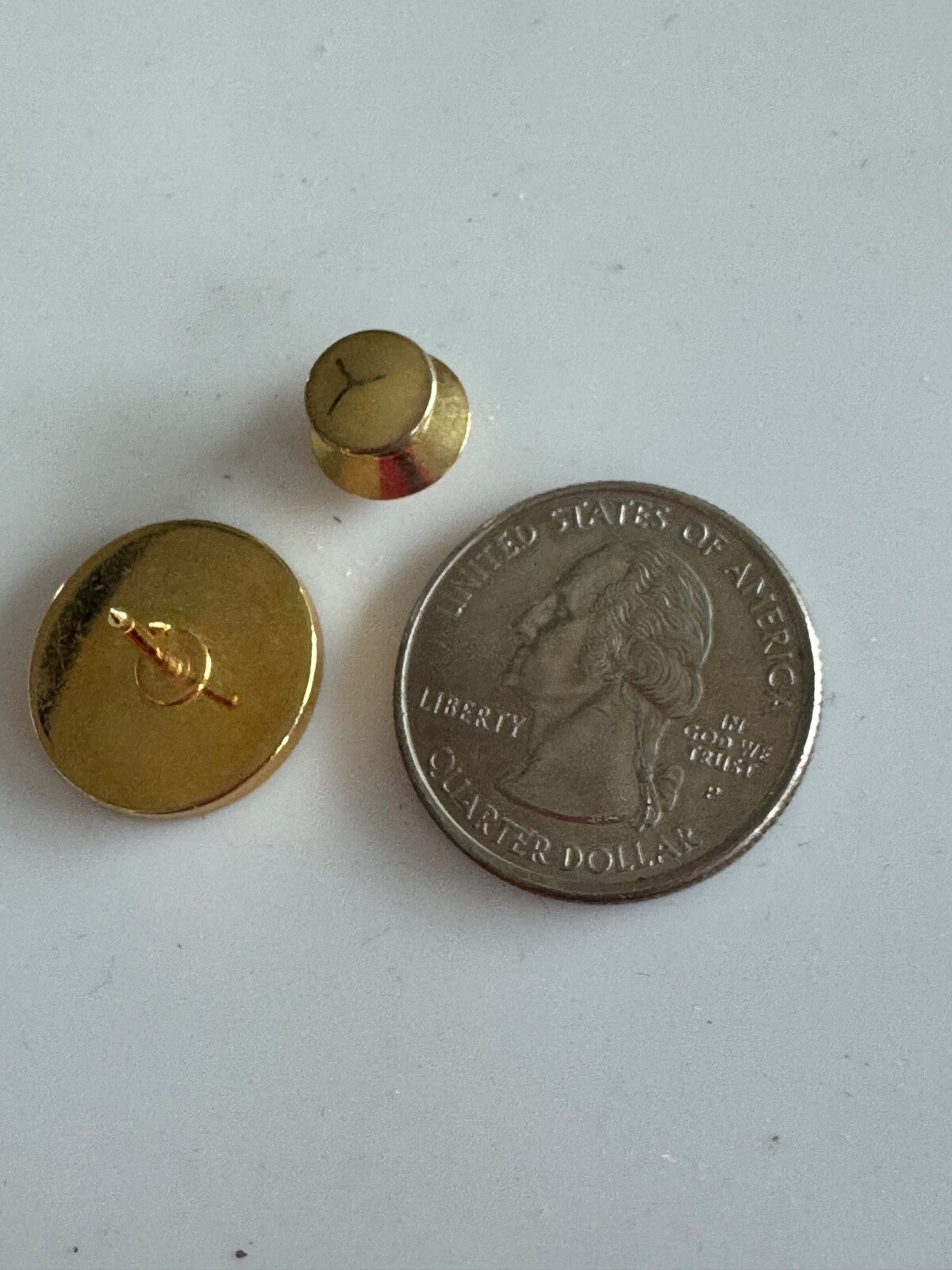 Gold Tone University of Washington Lapel Pin Tie Tack Huskies