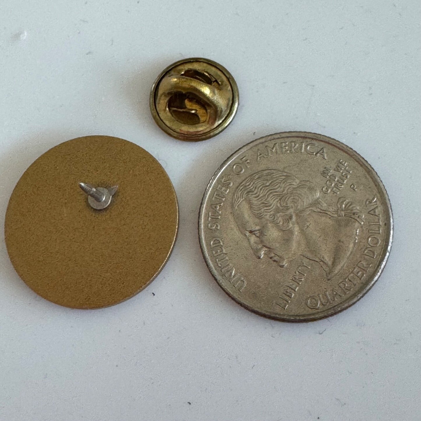 Quality Certified ISO 9000 Gold Tone Lapel Pin