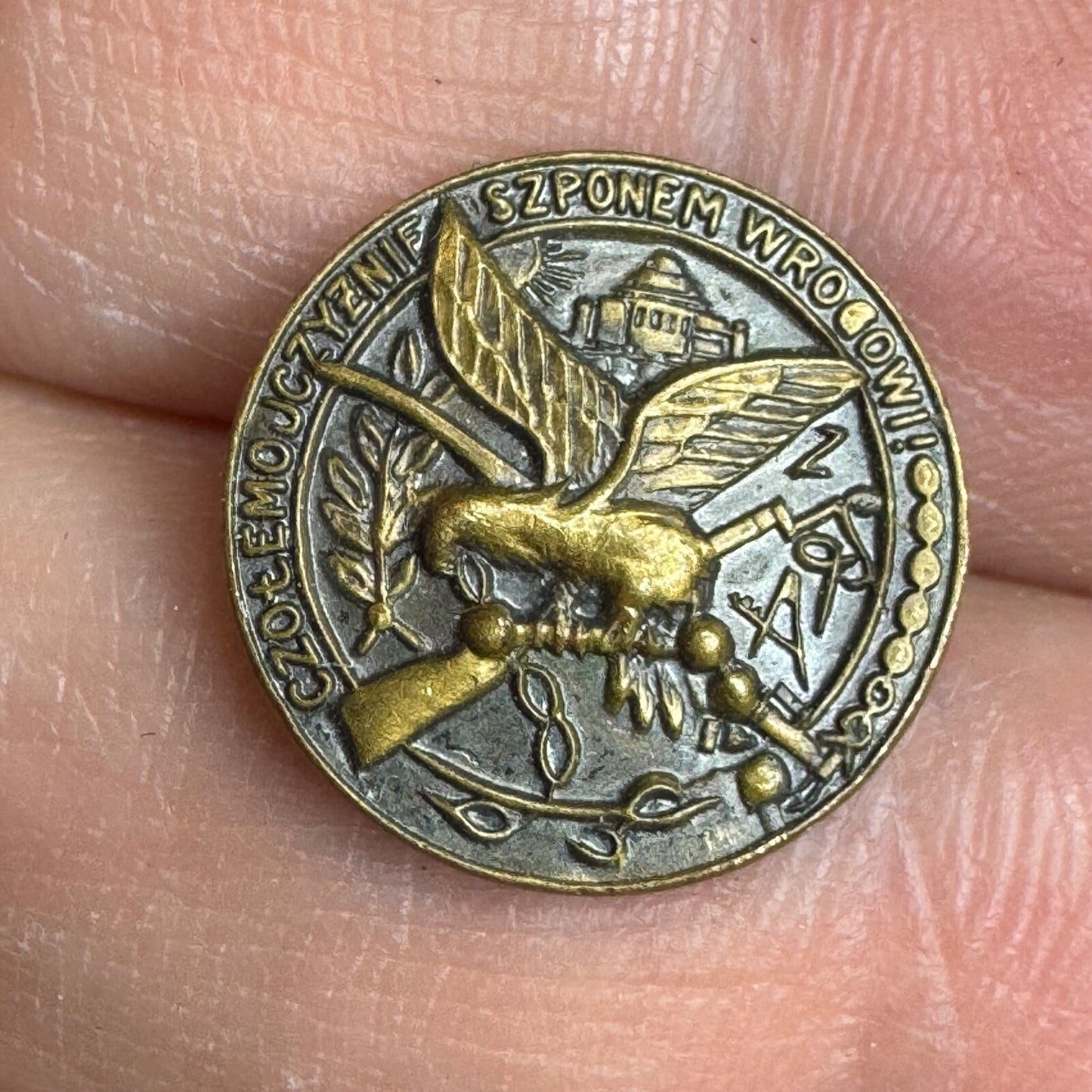Polish Association Lapel Pin Czolem Ojczyznie Szponem Wrogowi Poland