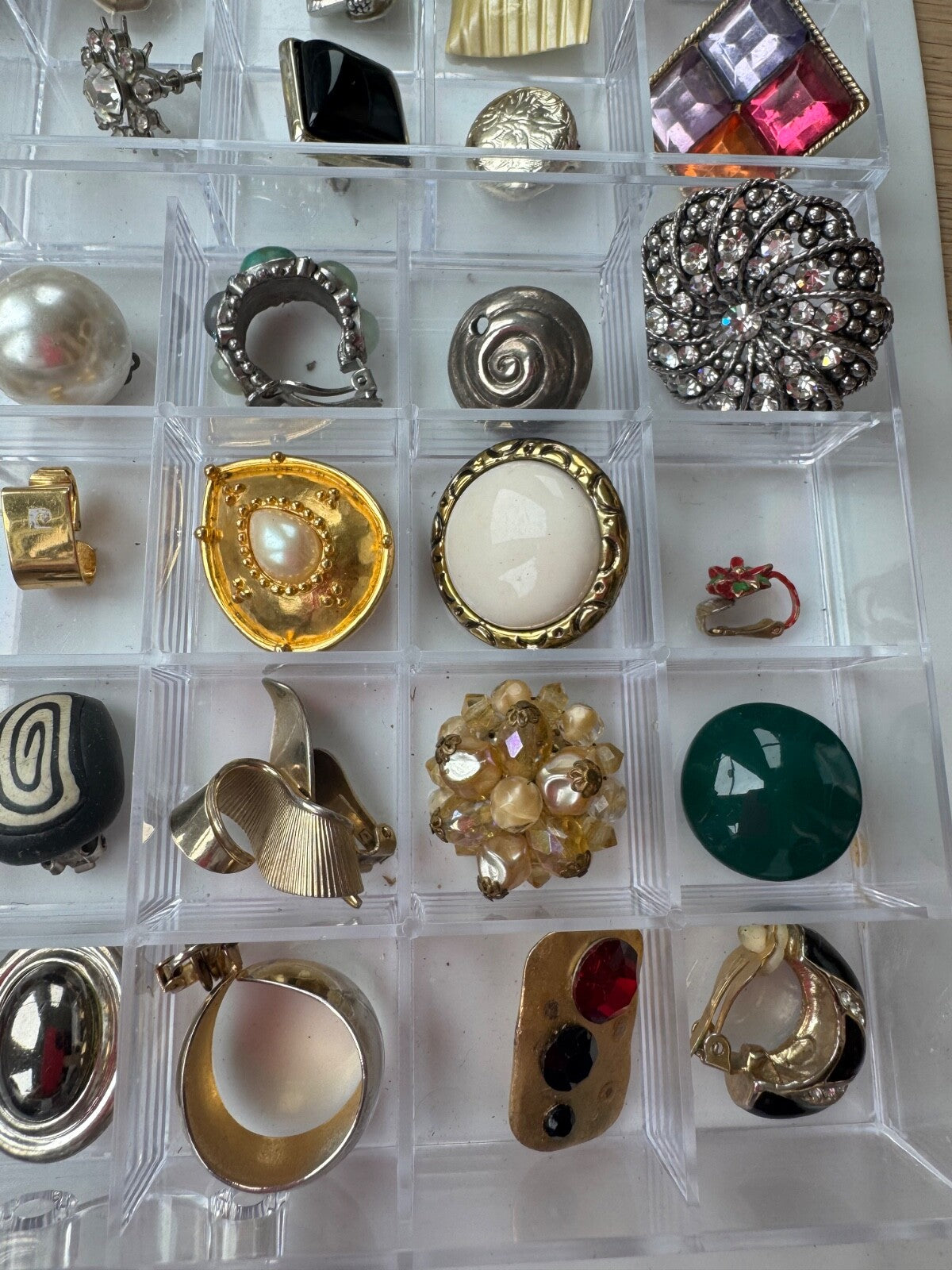 Vintage Signed & Unsigned SINGLE Clip-On Earrings Jewelry Lot Crafts/Wear 48pcs