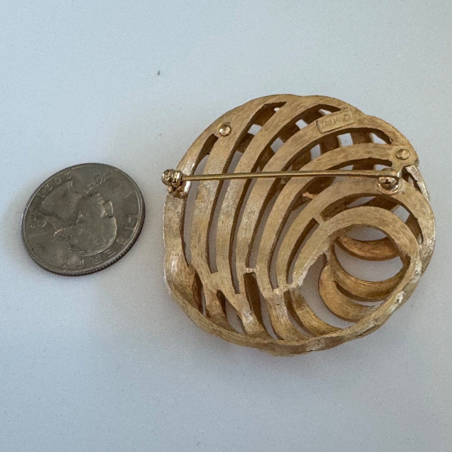 Crown Trifari Vintage Gold Tone Twisted Fern Leaves Round Brooch Pin AS IS