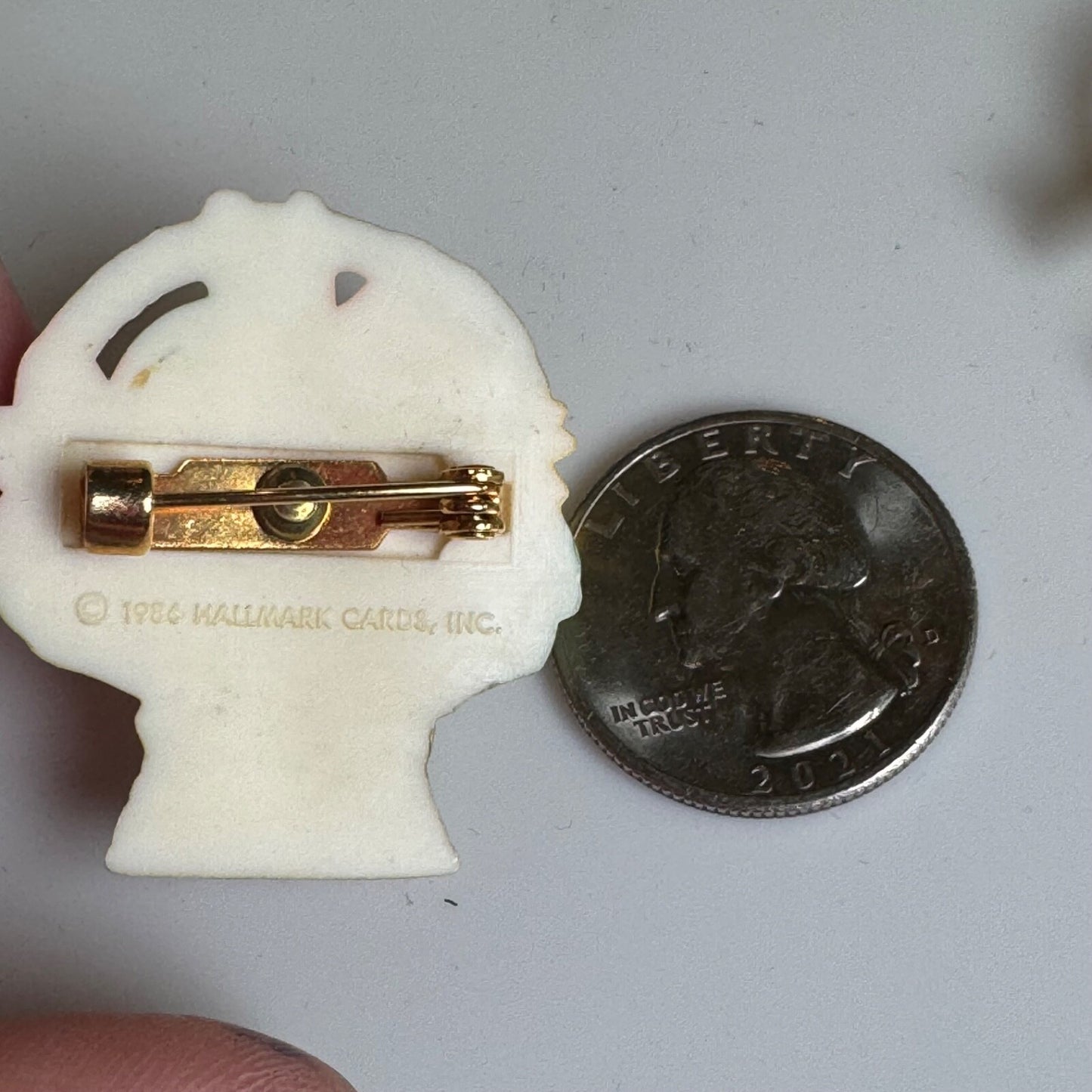 Vintage 1986 Hallmark Cards Easter Bunny Basket Flowers Lapel Pin Brooch