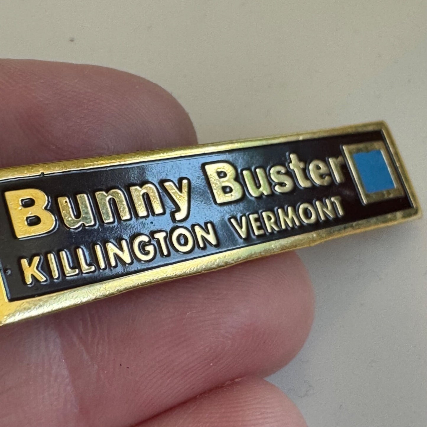 Vintage Bunny Buster Killington Vermont Ski Skiing Lapel Pin Intermediate Sign