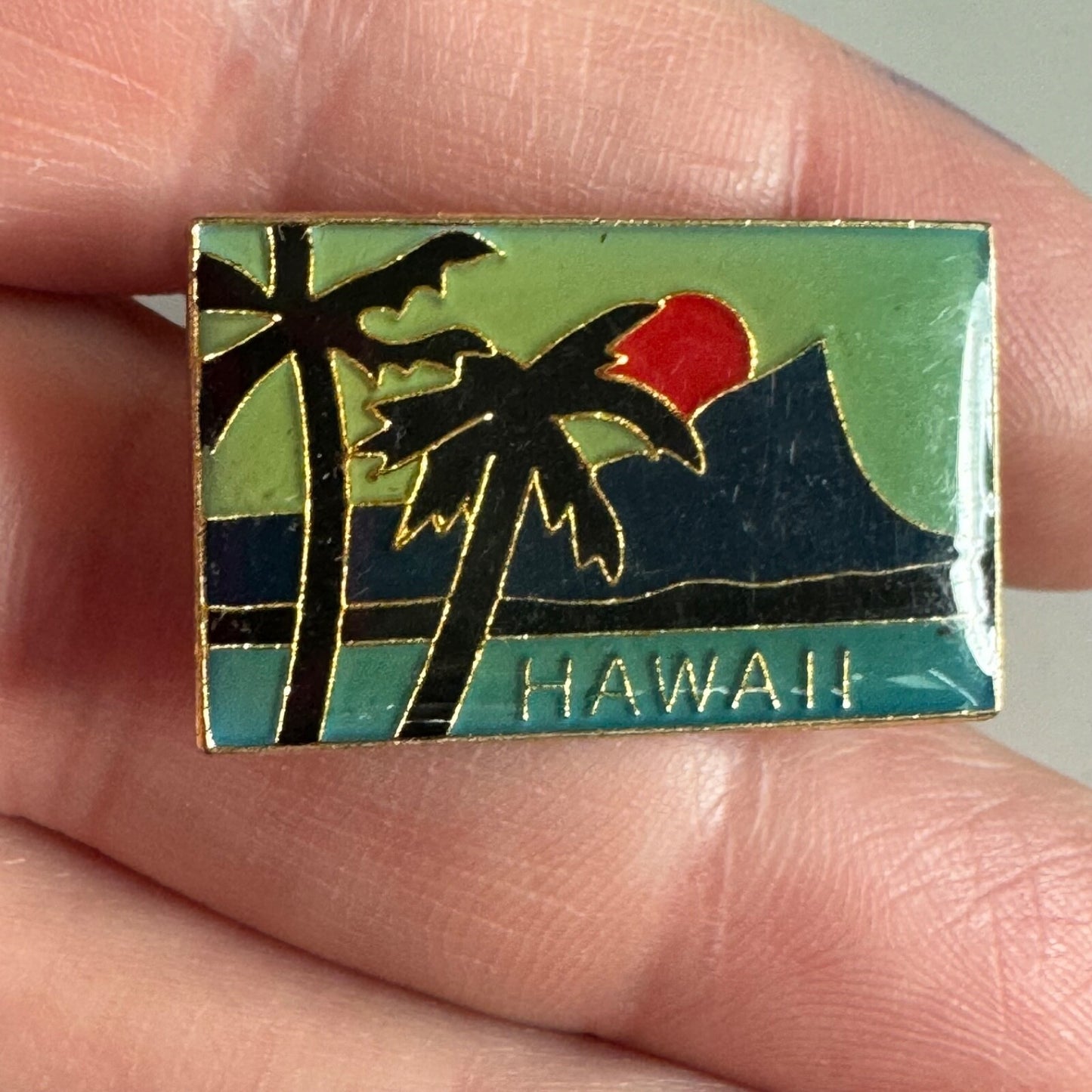 Vintage Hawaii Diamond Head Souvenir Tourist Lapel Pin