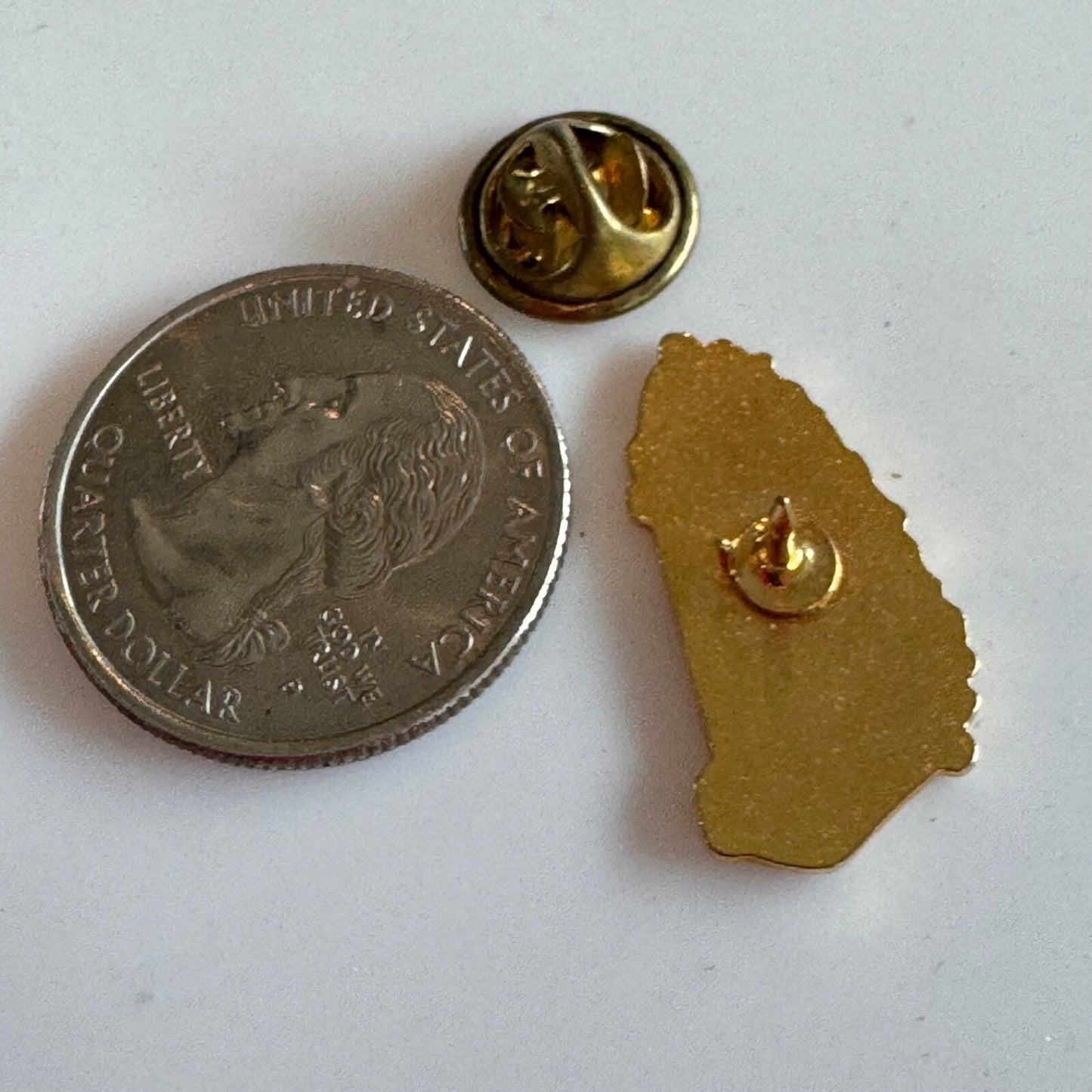 Vintage Oklahoma Oil Rig Derrick Native American Headdress Lapel Pin