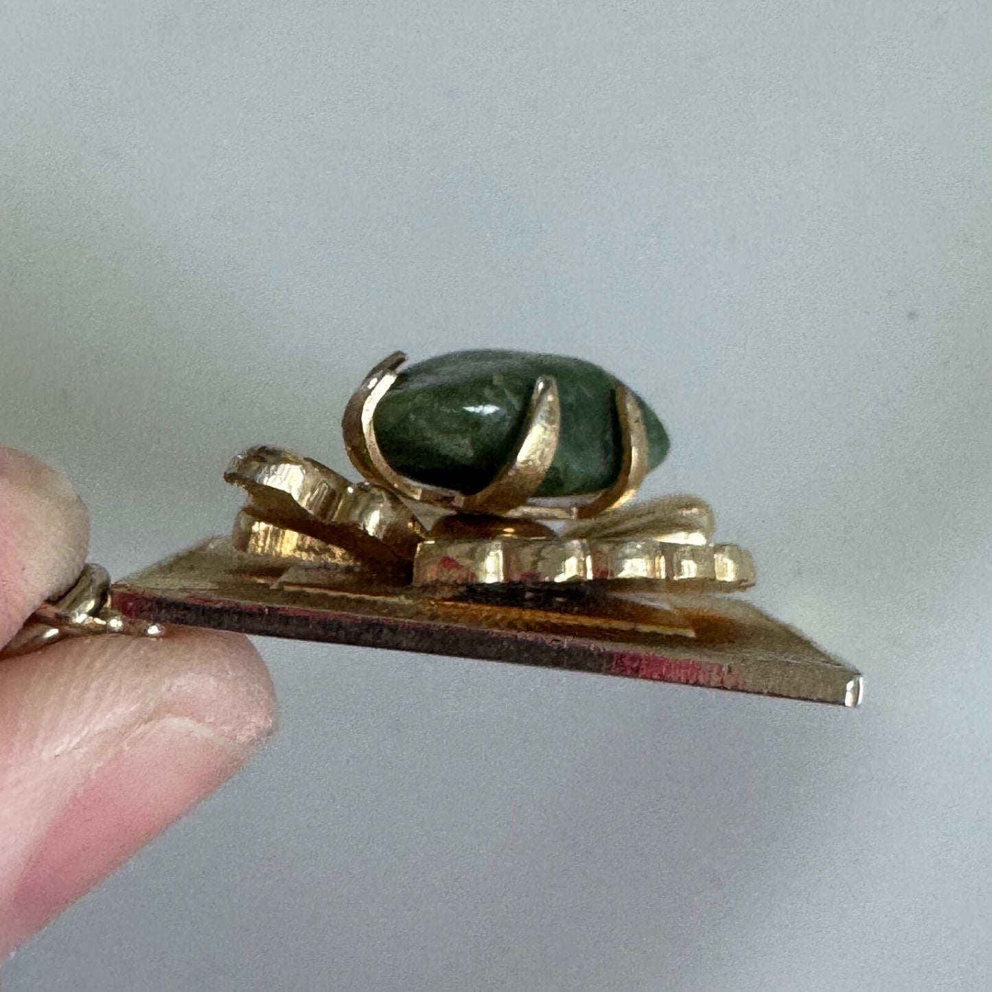 Retro Coro Jade Agate Green Stone Pendant – Gold Tone Art Deco Inspired Setting
