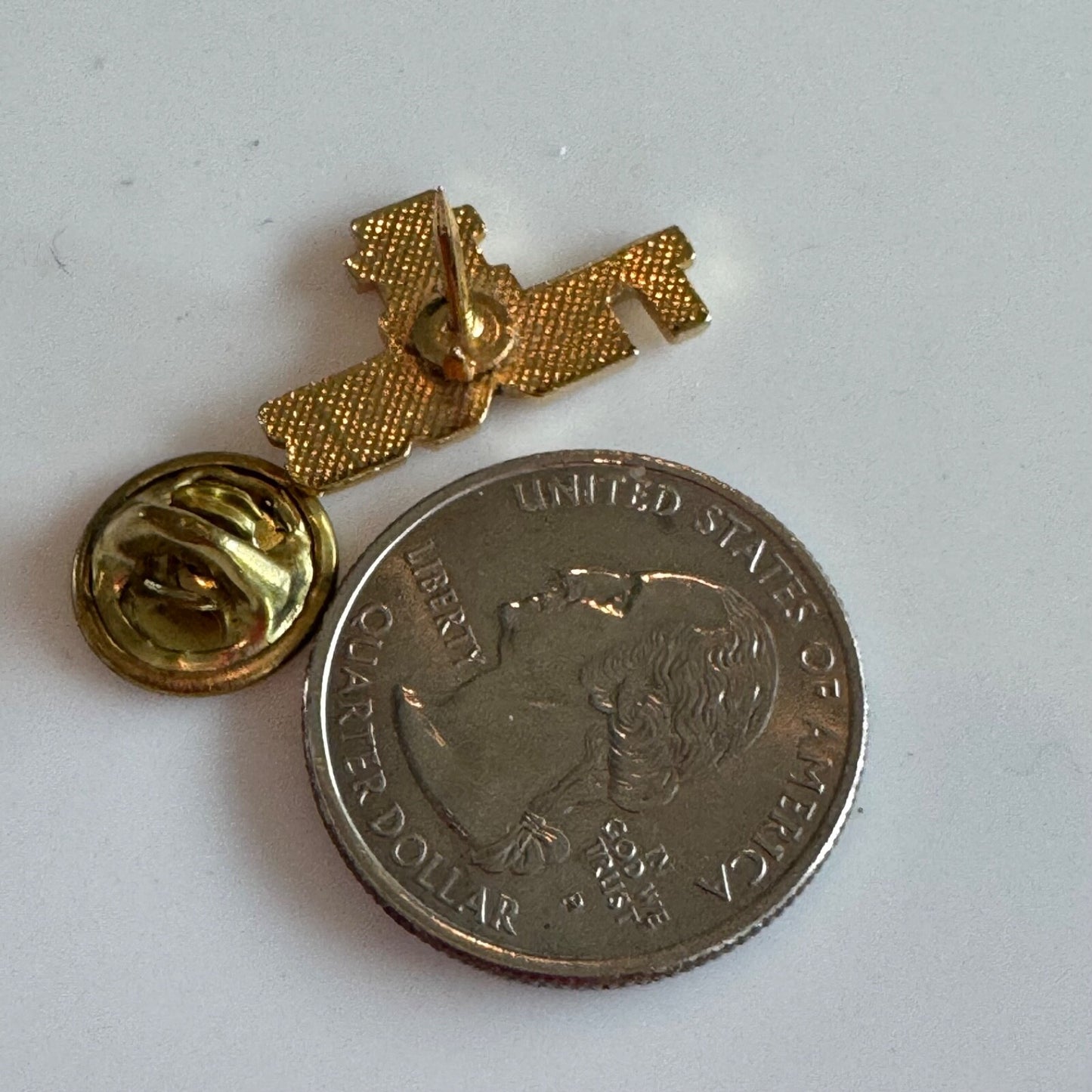 Vintage Texas Oil Rig Derrick Souvenir Tourist Lapel Pin