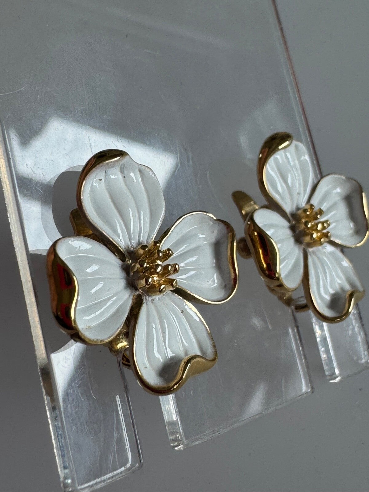 Vintage Trifari White Enamel Dogwood Flower Clip-On Earrings – Gold Tone Accents