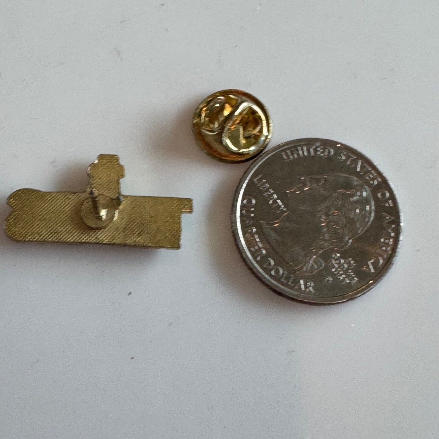 Vintage Texas Oil Rig Derrick Souvenir Tourist Lapel Pin