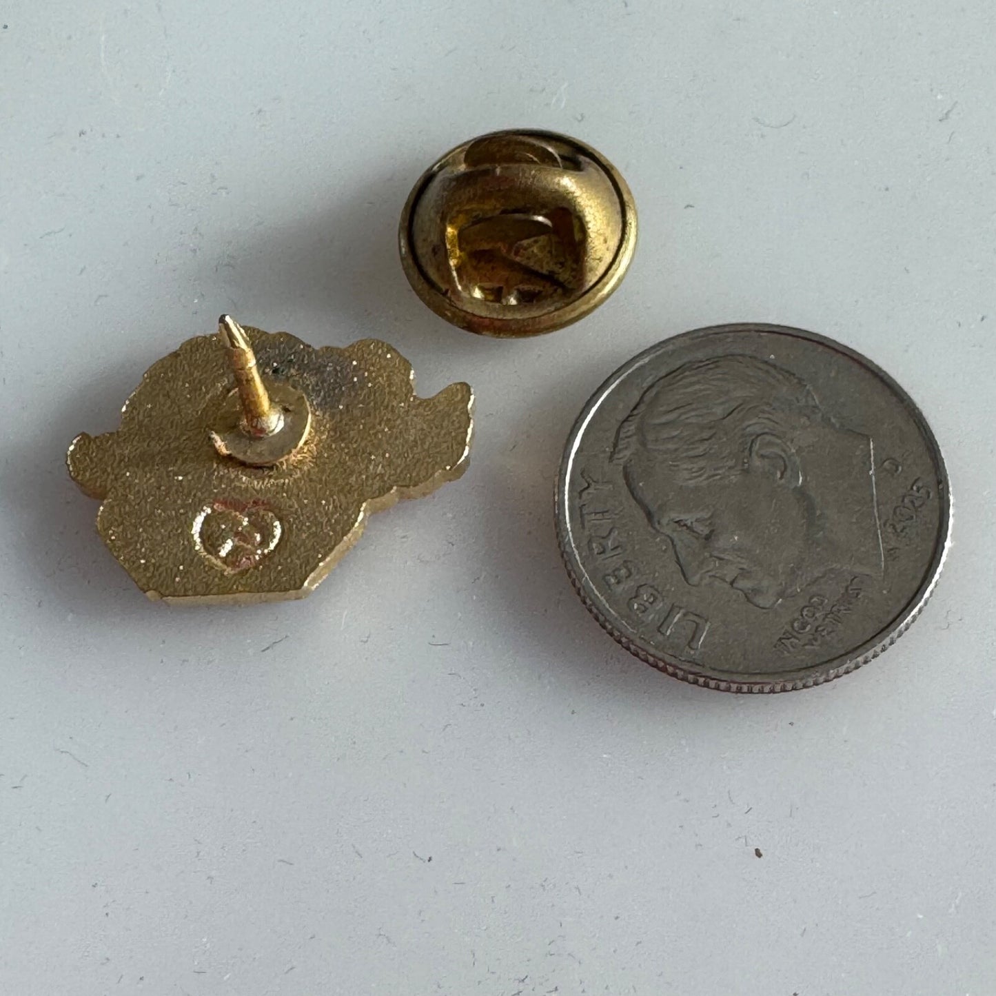 Vintage University of Arkansas Razorbacks Tank Lapel Pin