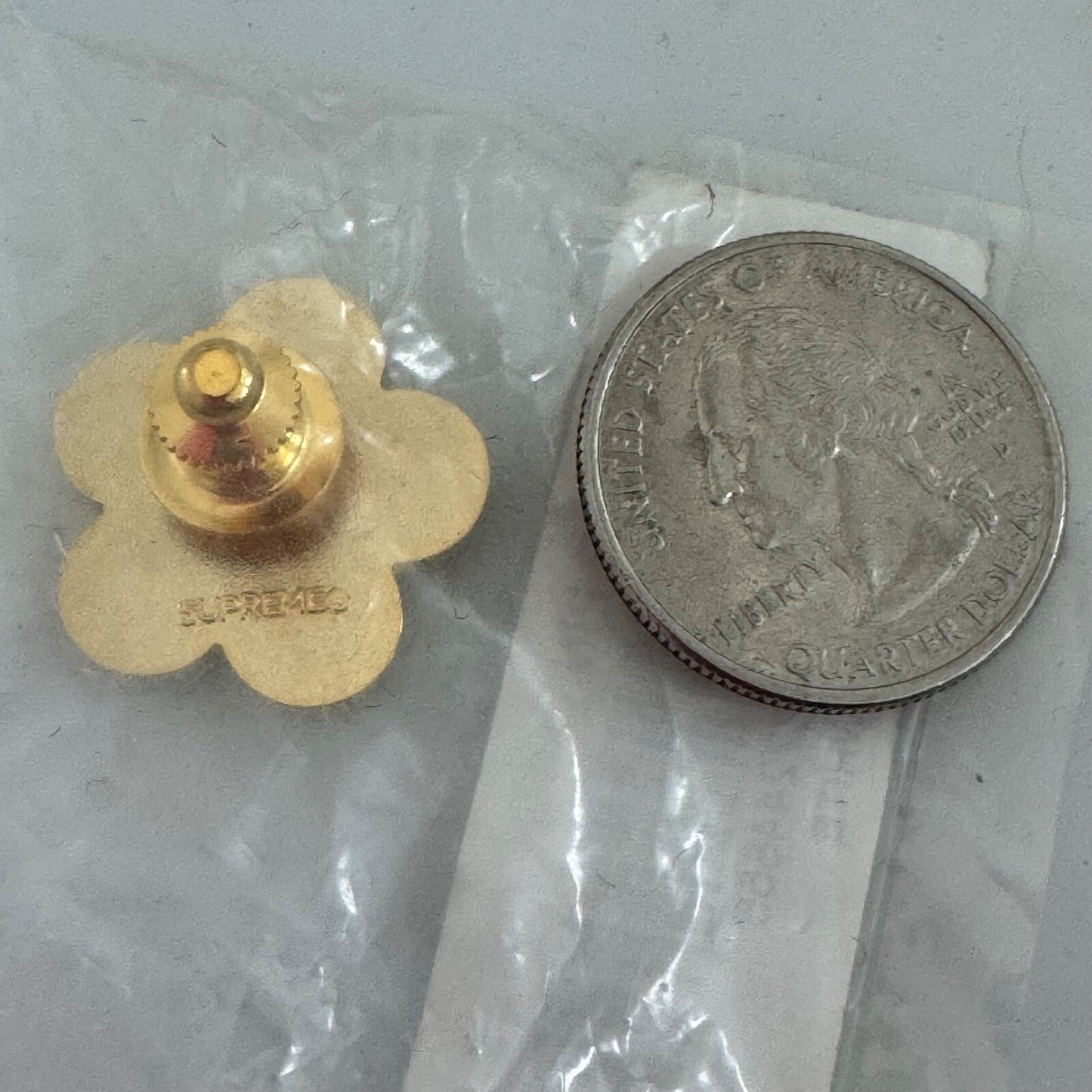 2017 Supreme Flower Lapel Pin New in Packagen SS17