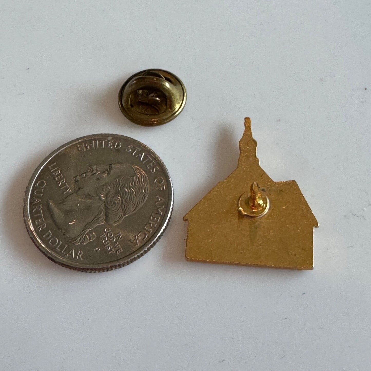 Vintage Kenai Alaska Church Souvenir Tourist Lapel pin