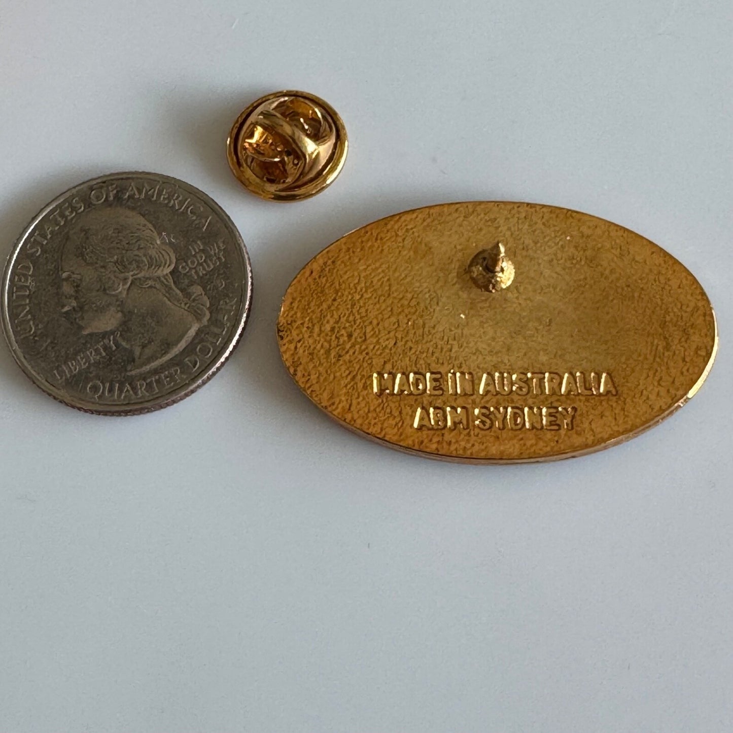 Australia Kangaroo Running Pin – Gold & Black Oval Travel Souvenir