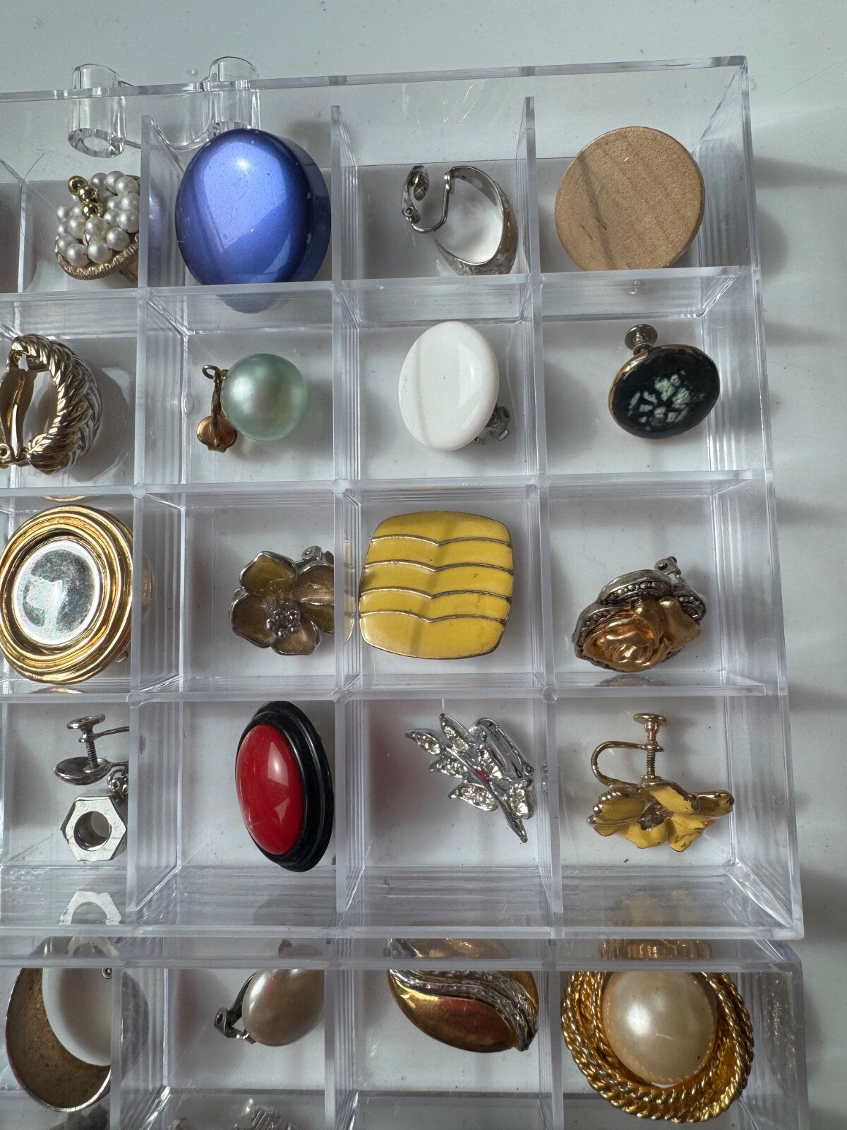 Vintage Signed & Unsigned SINGLE Clip-On Earrings Jewelry Lot Crafts/Wear 48pcs