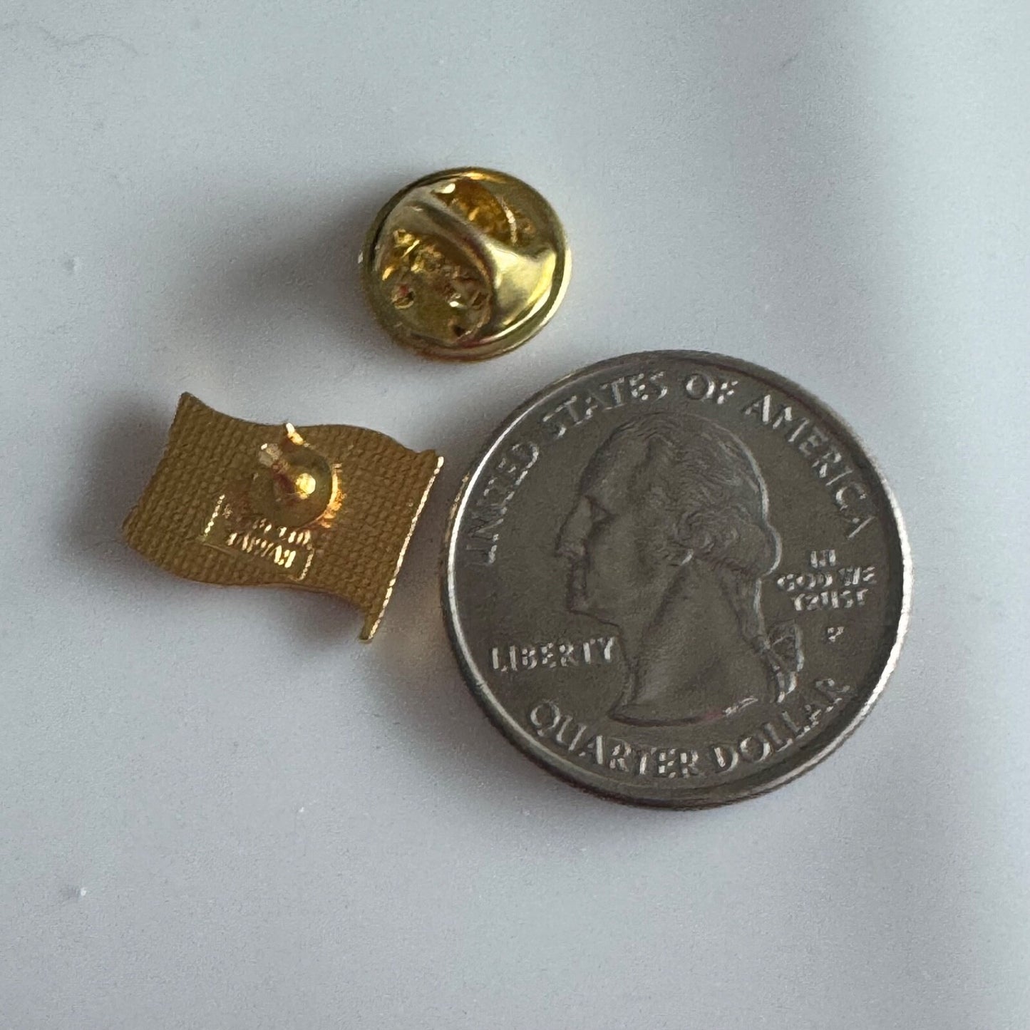 Vtg Canadian Flag Enamel Lapel Pin – Red Maple Leaf Gold Trim Patriotic Badge