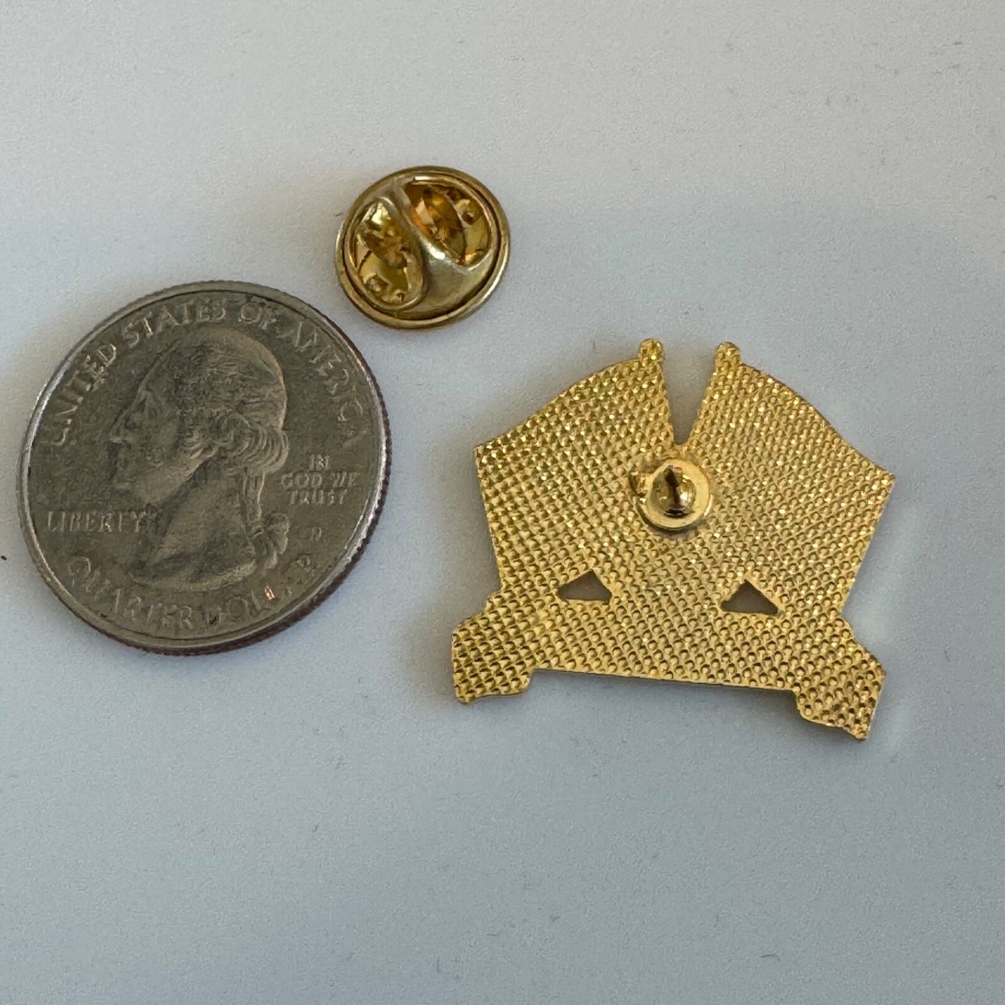 Vintage City of Indianapolis Flag Crest Lapel Hat Pin Indiana Travel Souvenir