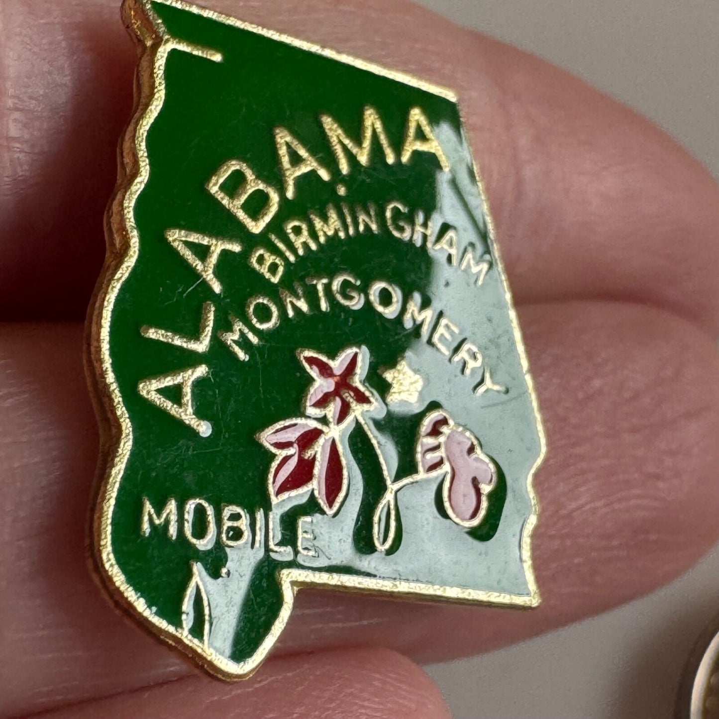 Vintage Alabama Souvenir Tourist Lapel Pin State Shape Green Flowers