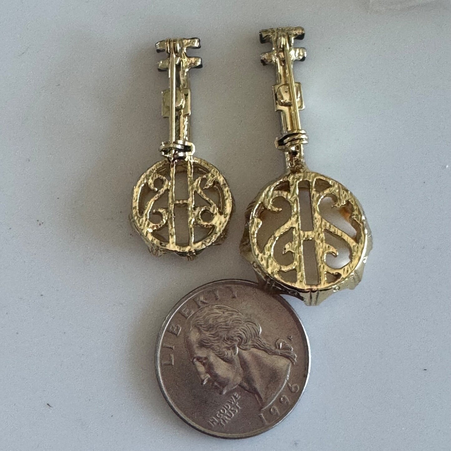 Vintage Gold Tone Banjo Duette Brooch Set Pin Pair of Brooches