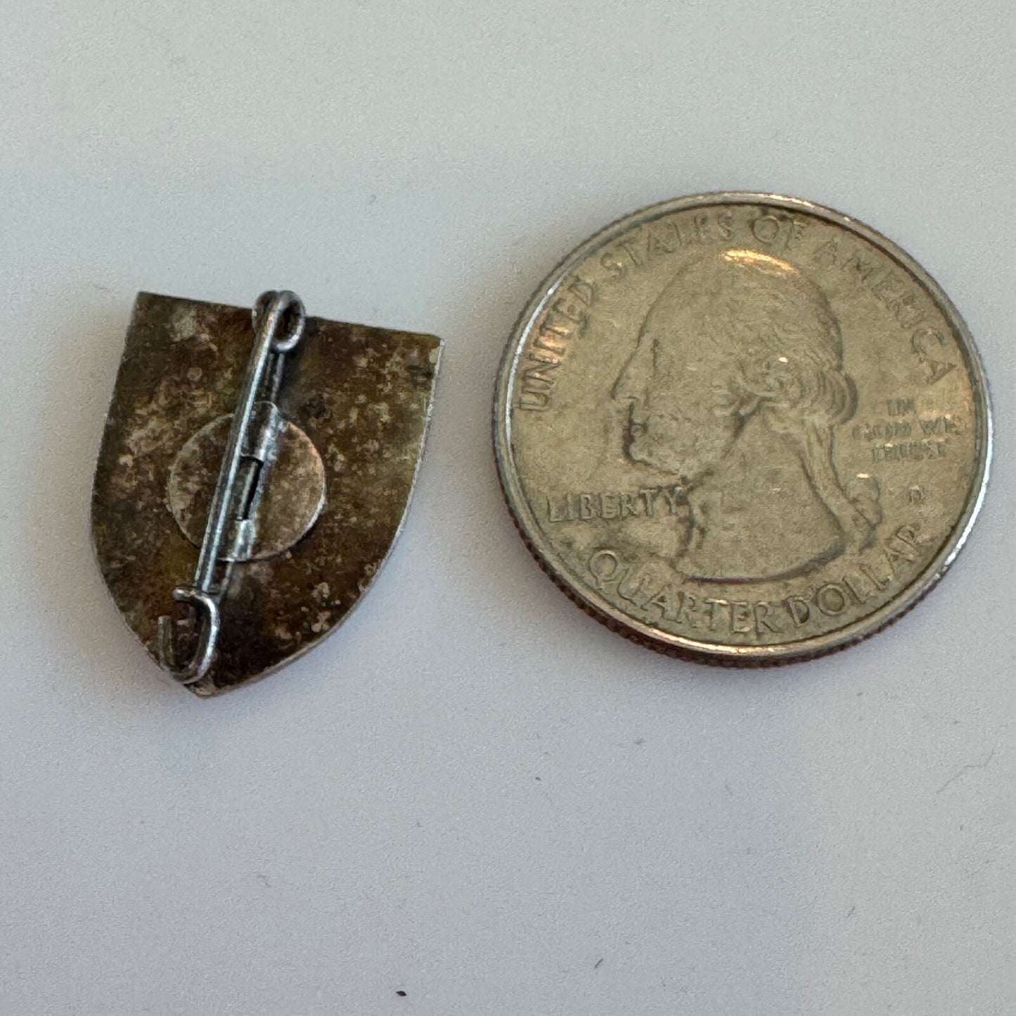 Vintage London England Souvenir Tourist St. George's Flag Lapel Pin