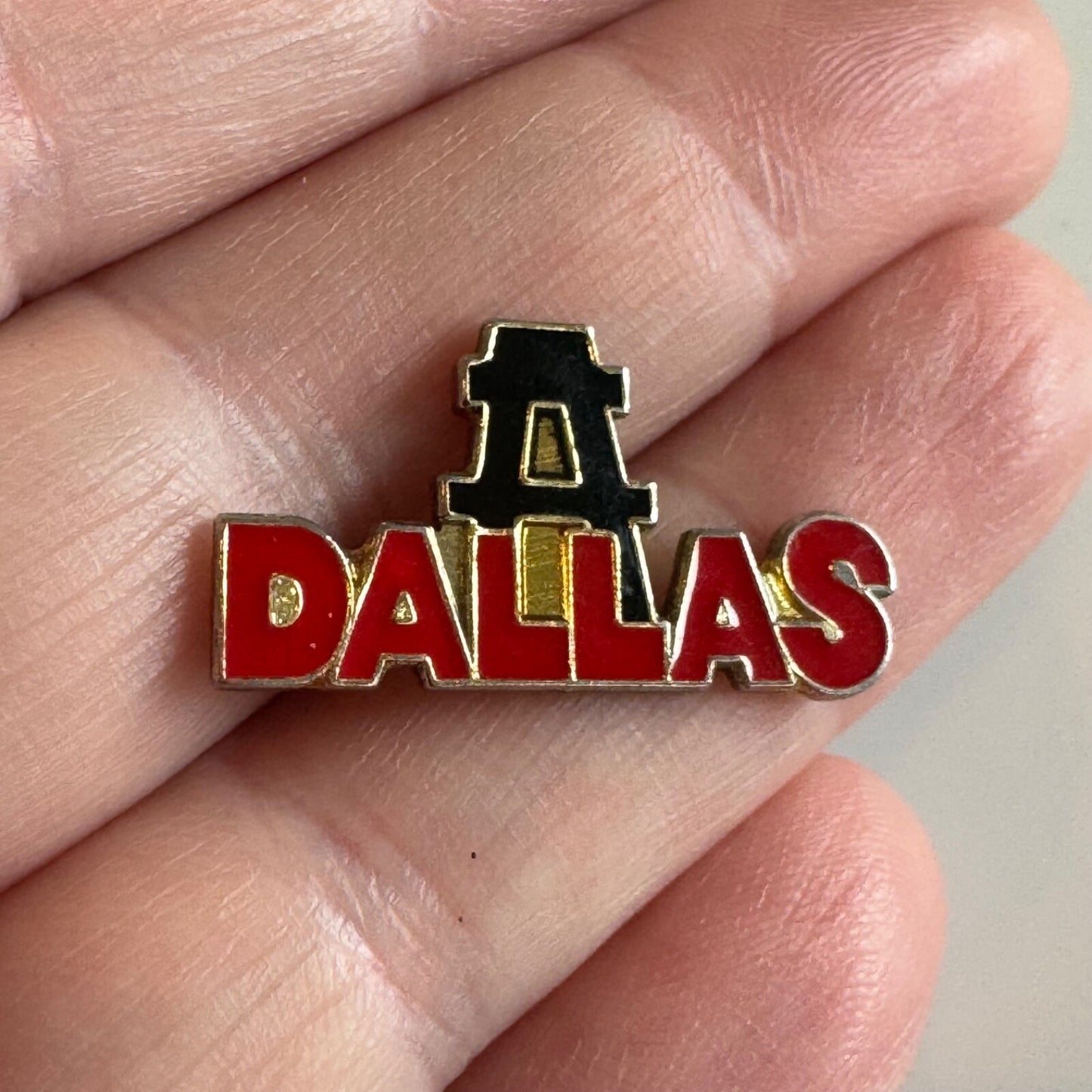 Vintage Dallas Texas Oil Rig Derrick Souvenir Tourist Lapel Pin